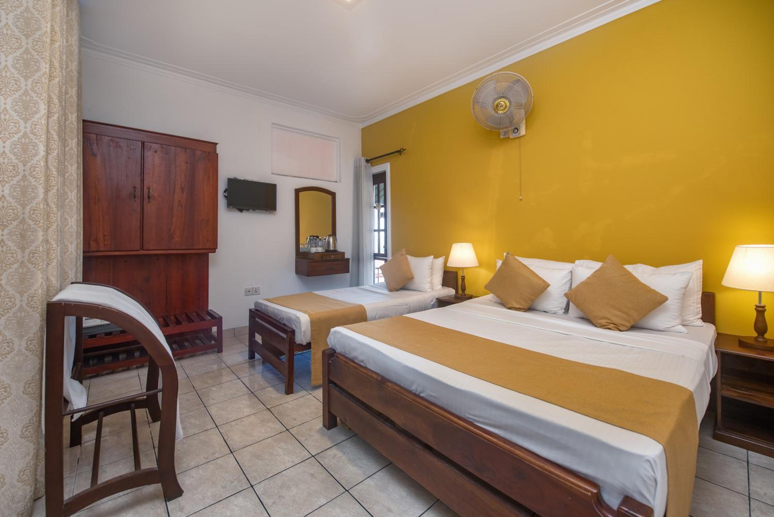 Standard Triple Room - Photo 12