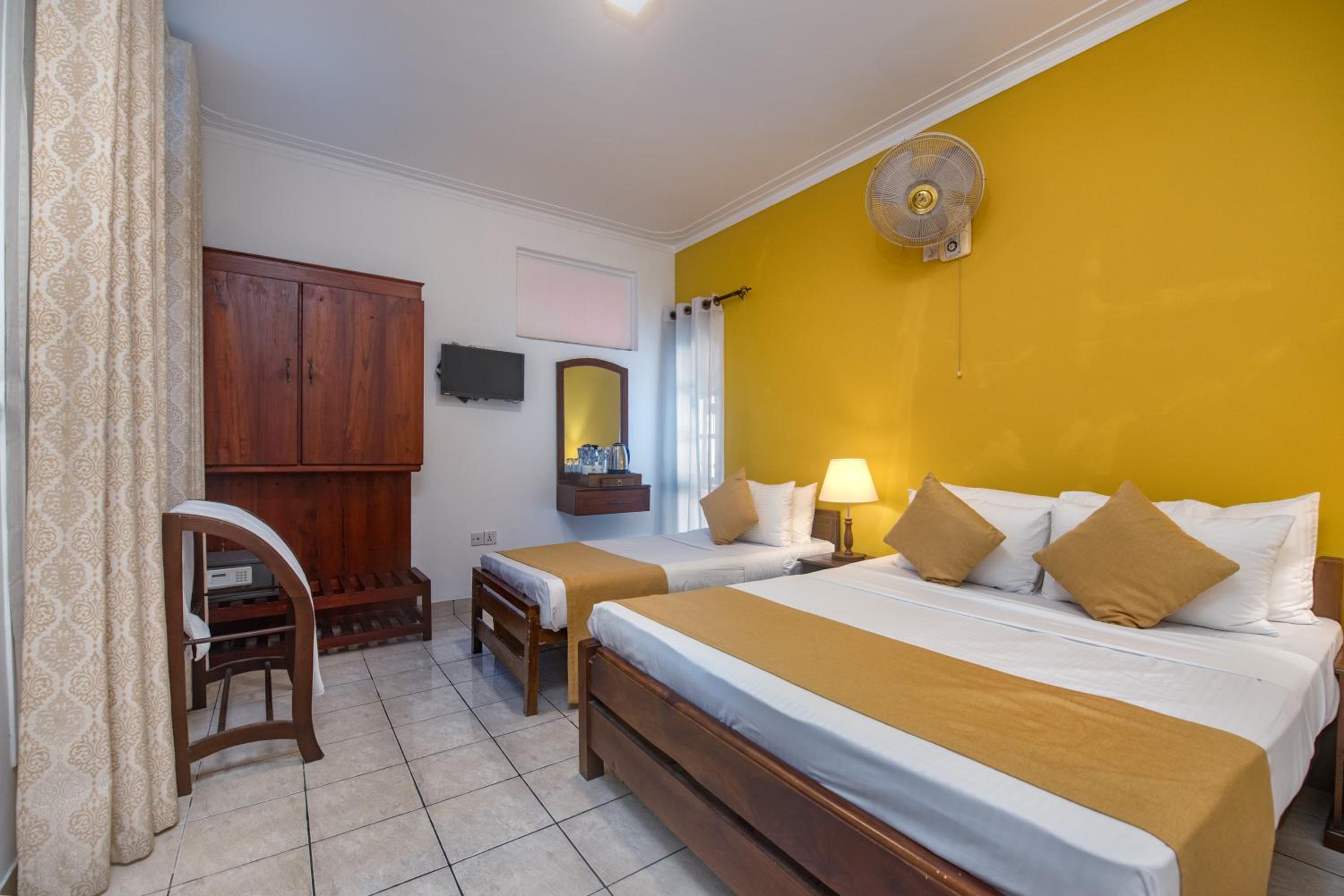 Standard Triple Room - Photo 16