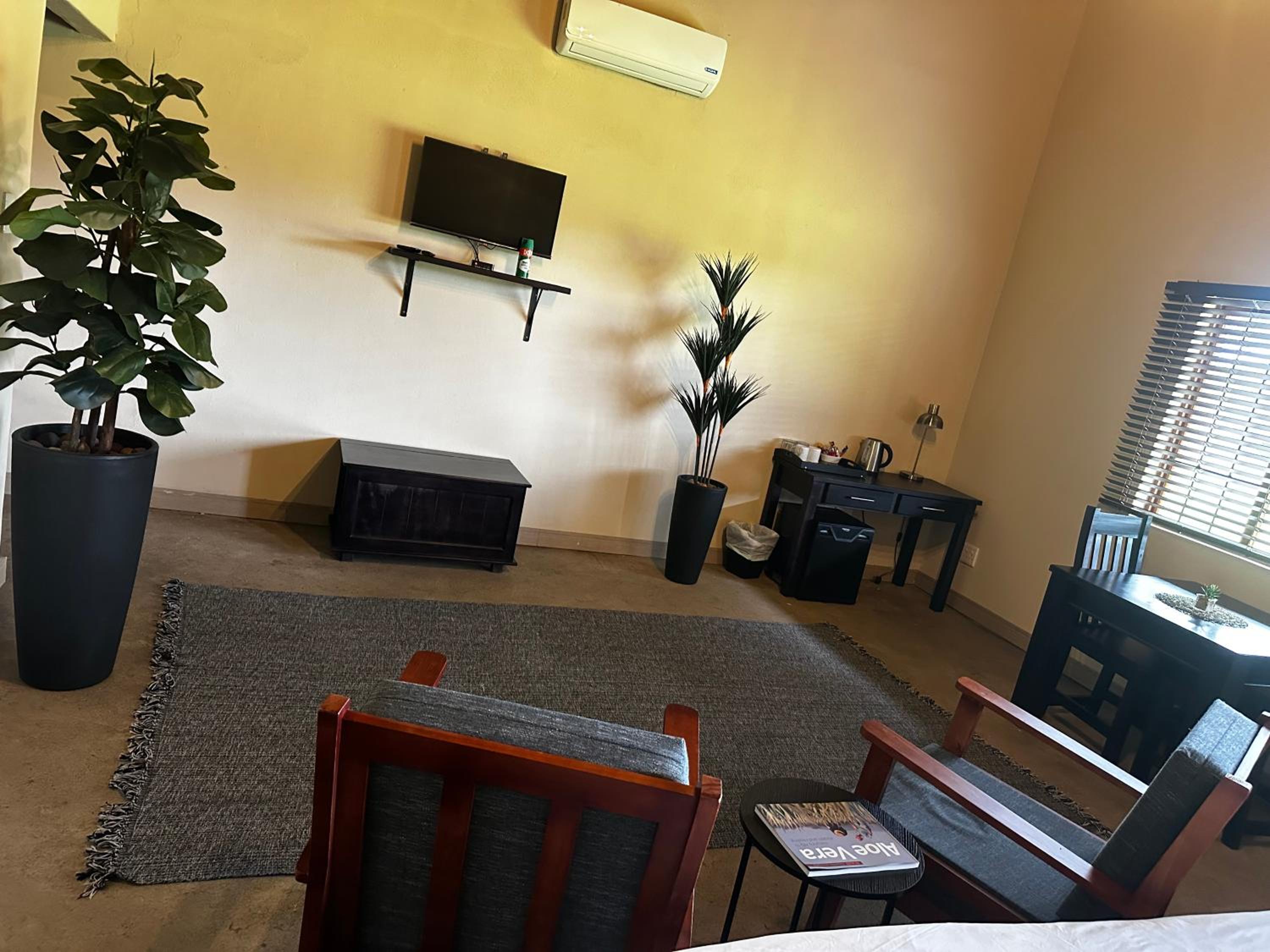 Deluxe King Room photo 2