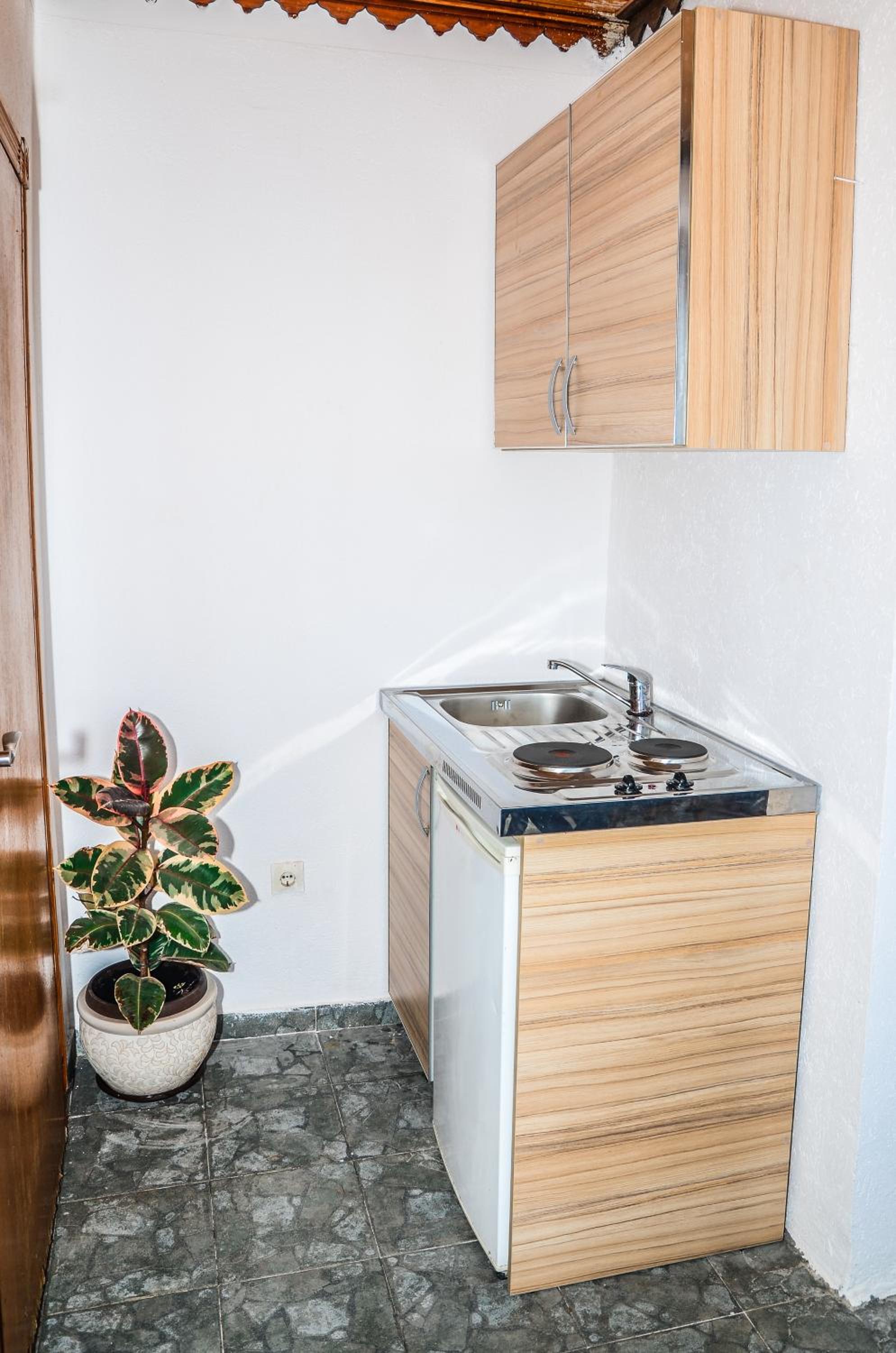 Double Room with Balcony and Sea View - Photo 8