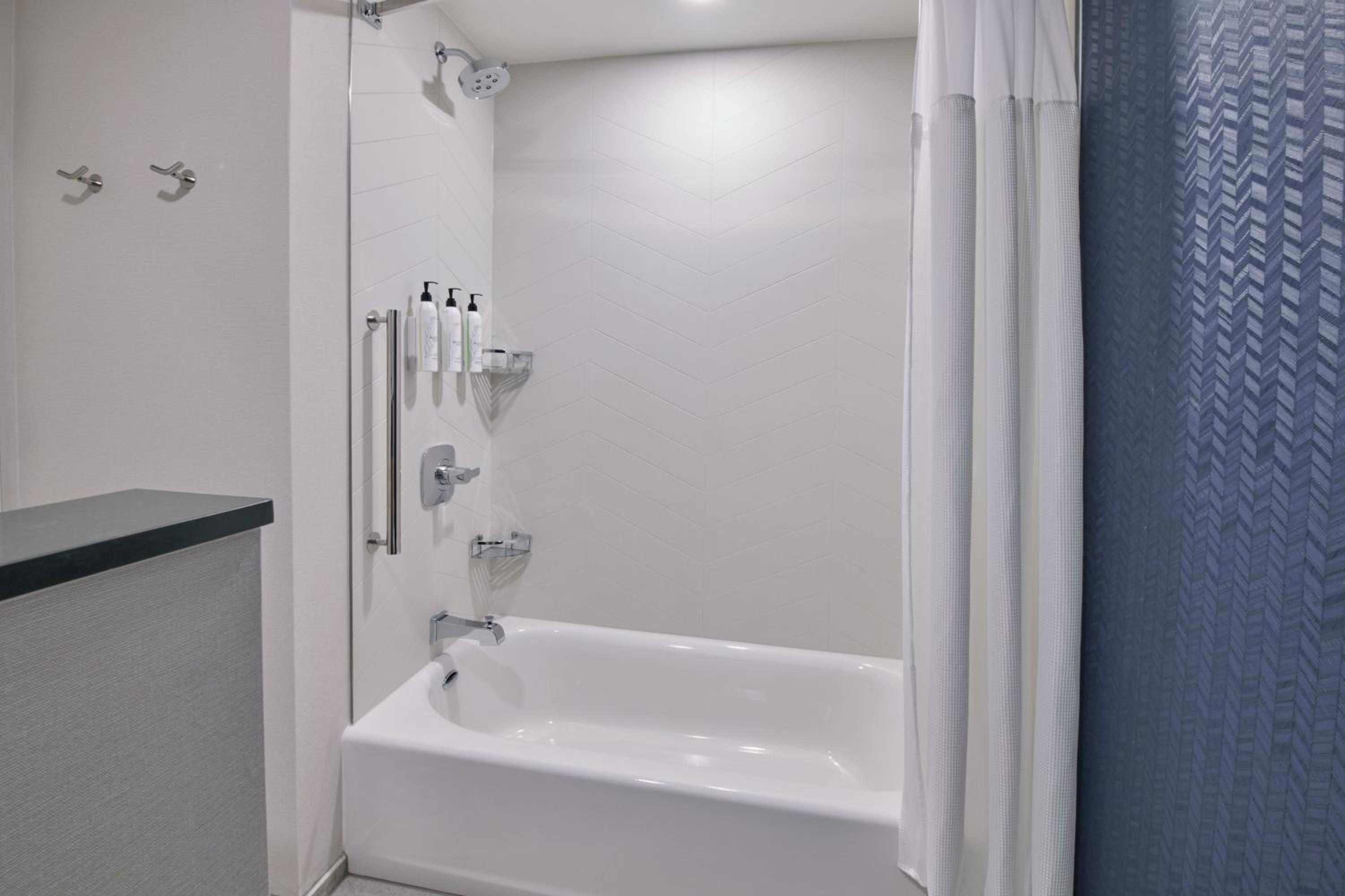 Queen Room with Two Queen Beds and Roll-In Shower - Mobility Access/Hearing Accessible - Photo 2