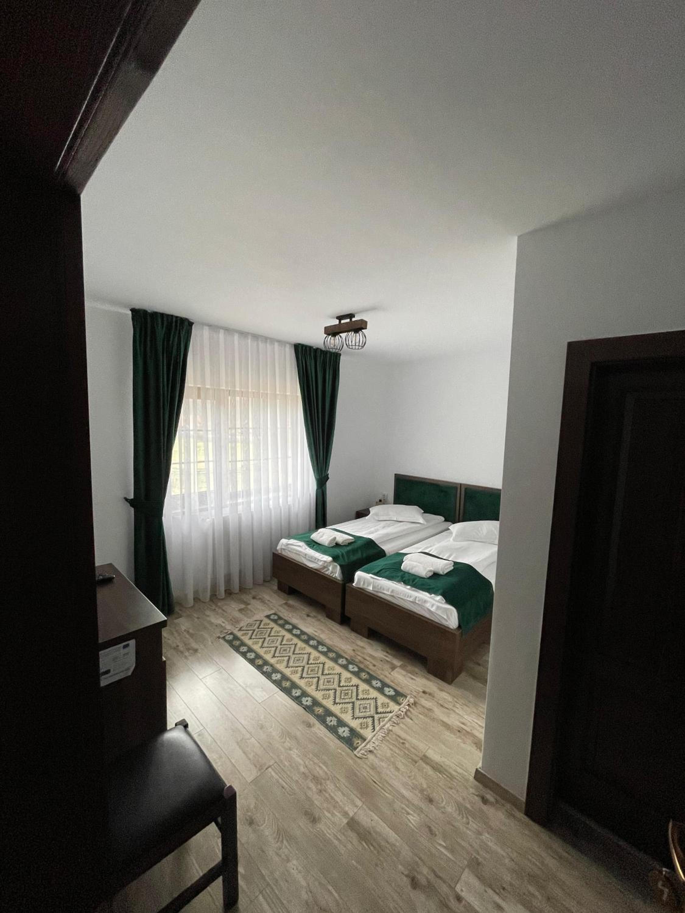 Deluxe Twin Room - Photo 2