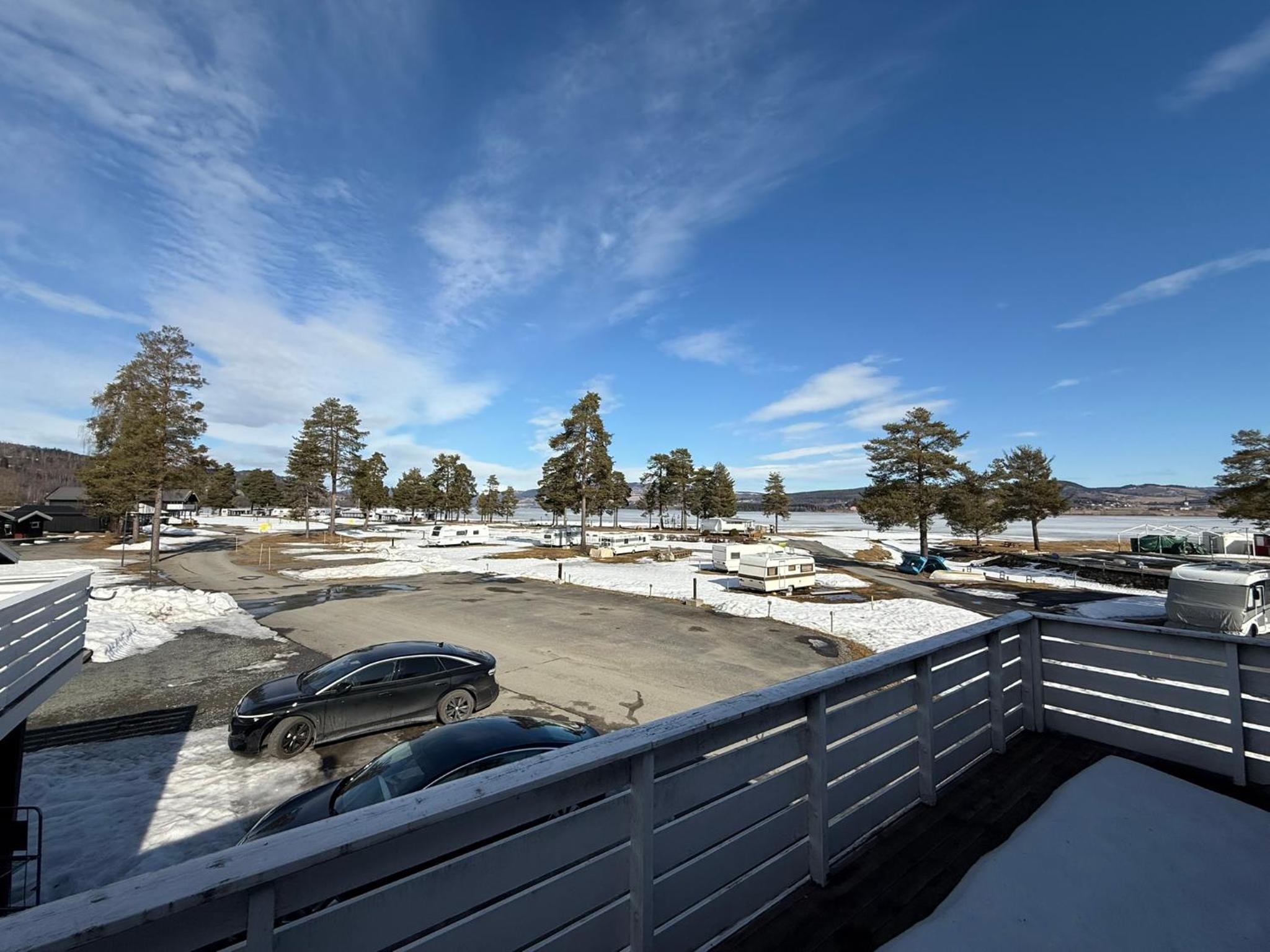 Three-Bedroom Apartment with Lake View photo 1