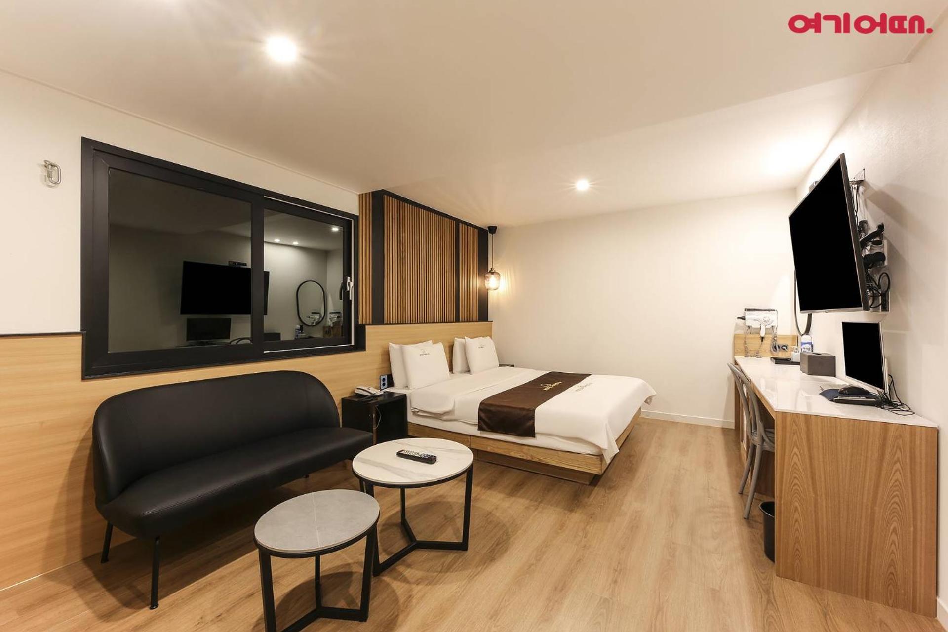Deluxe Room - Photo 8