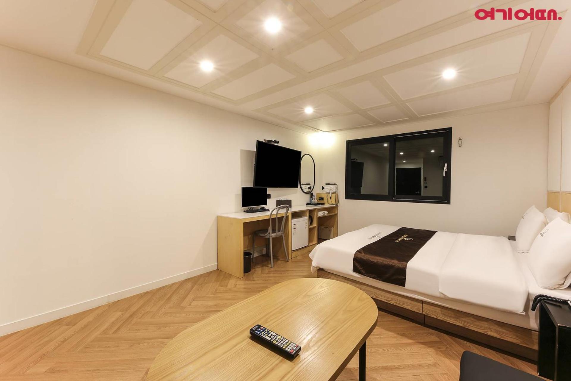 Deluxe Room - Photo 9