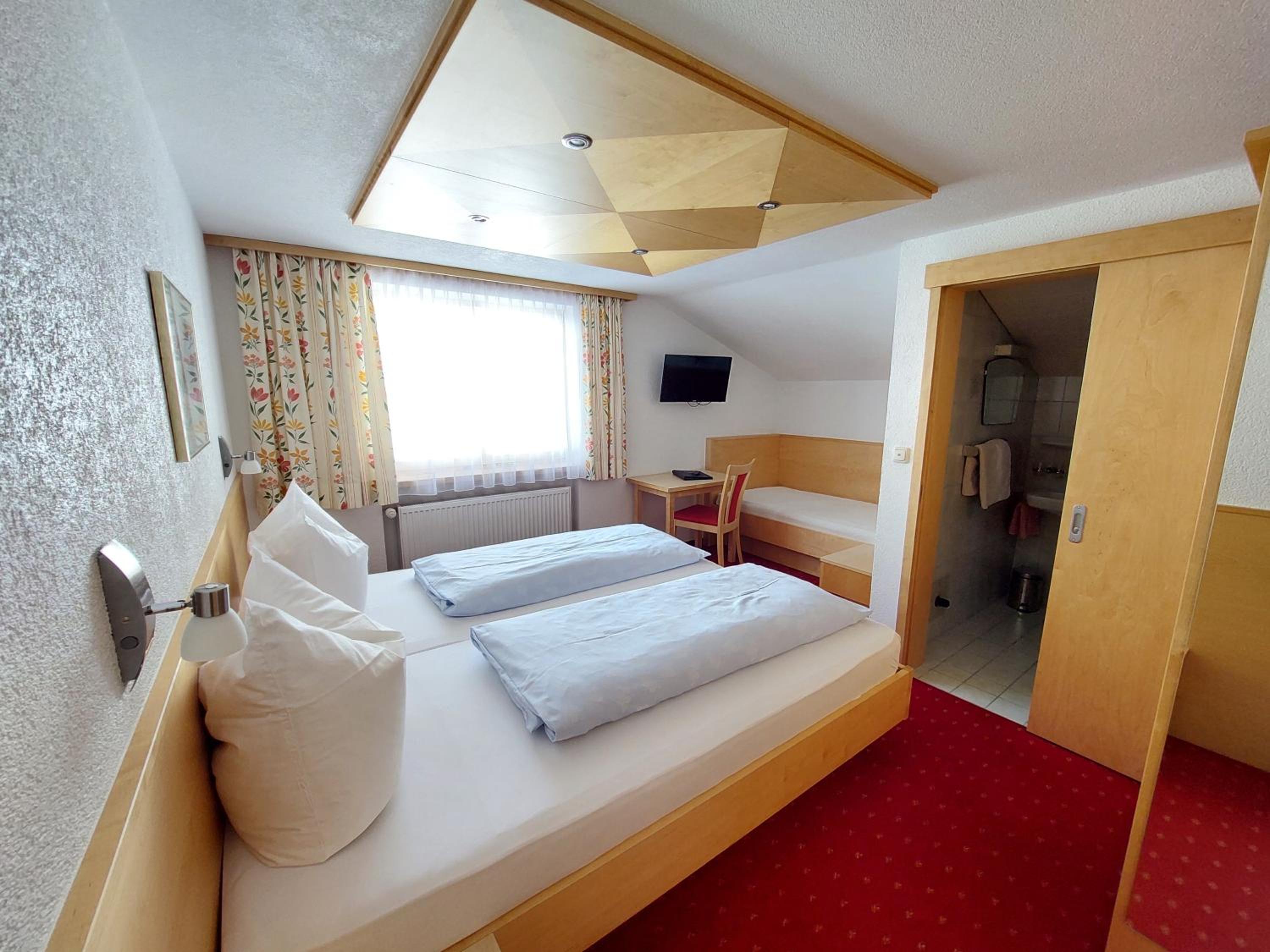 Small Double Room photo 2