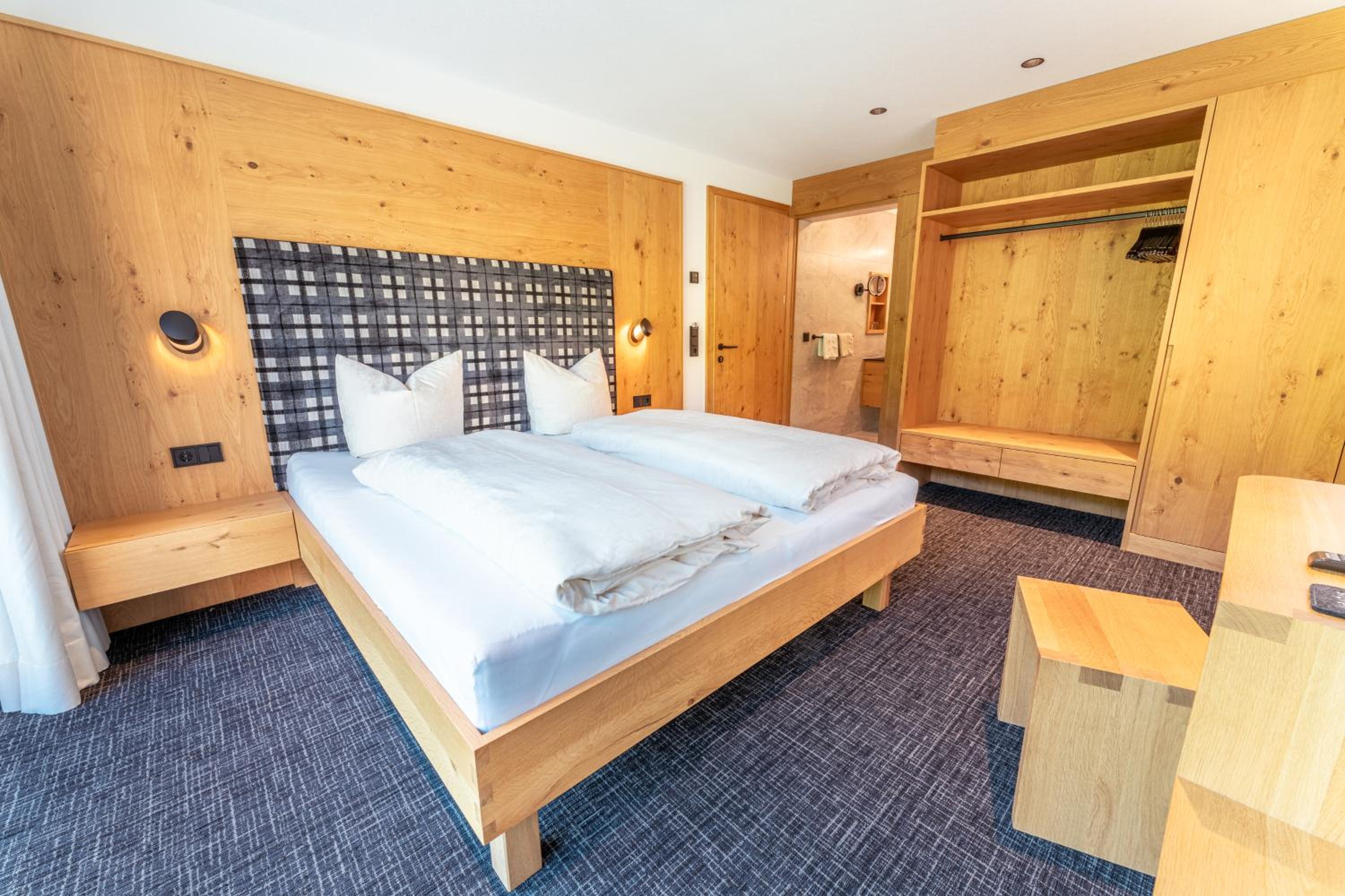 Large Double Room photo 2