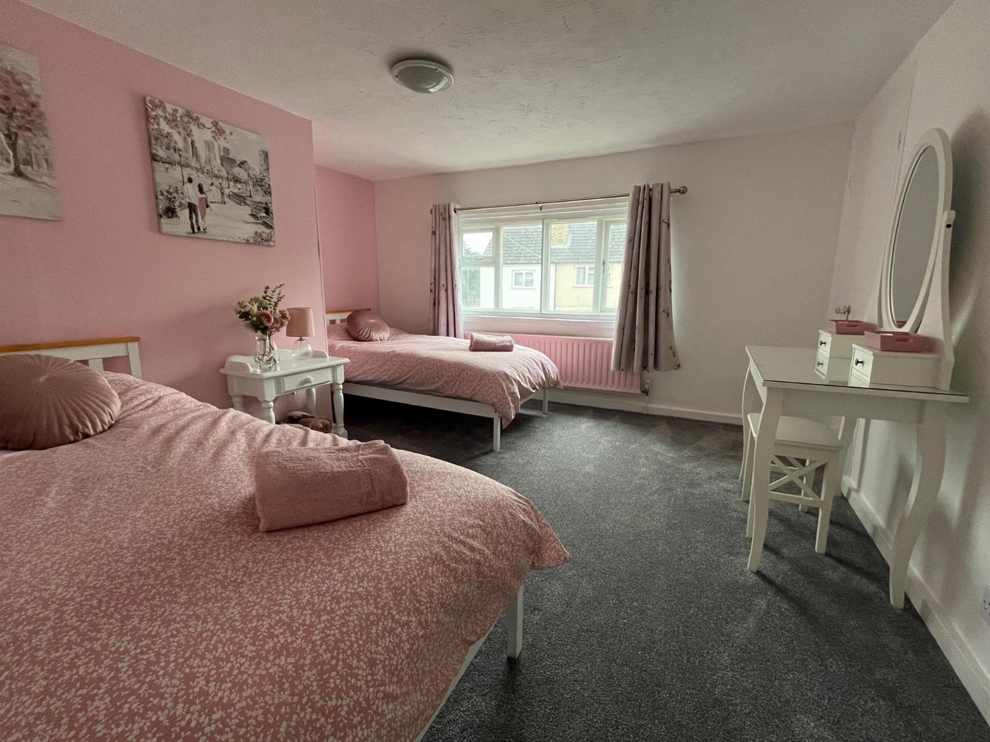 Two-Bedroom Cottage photo 2