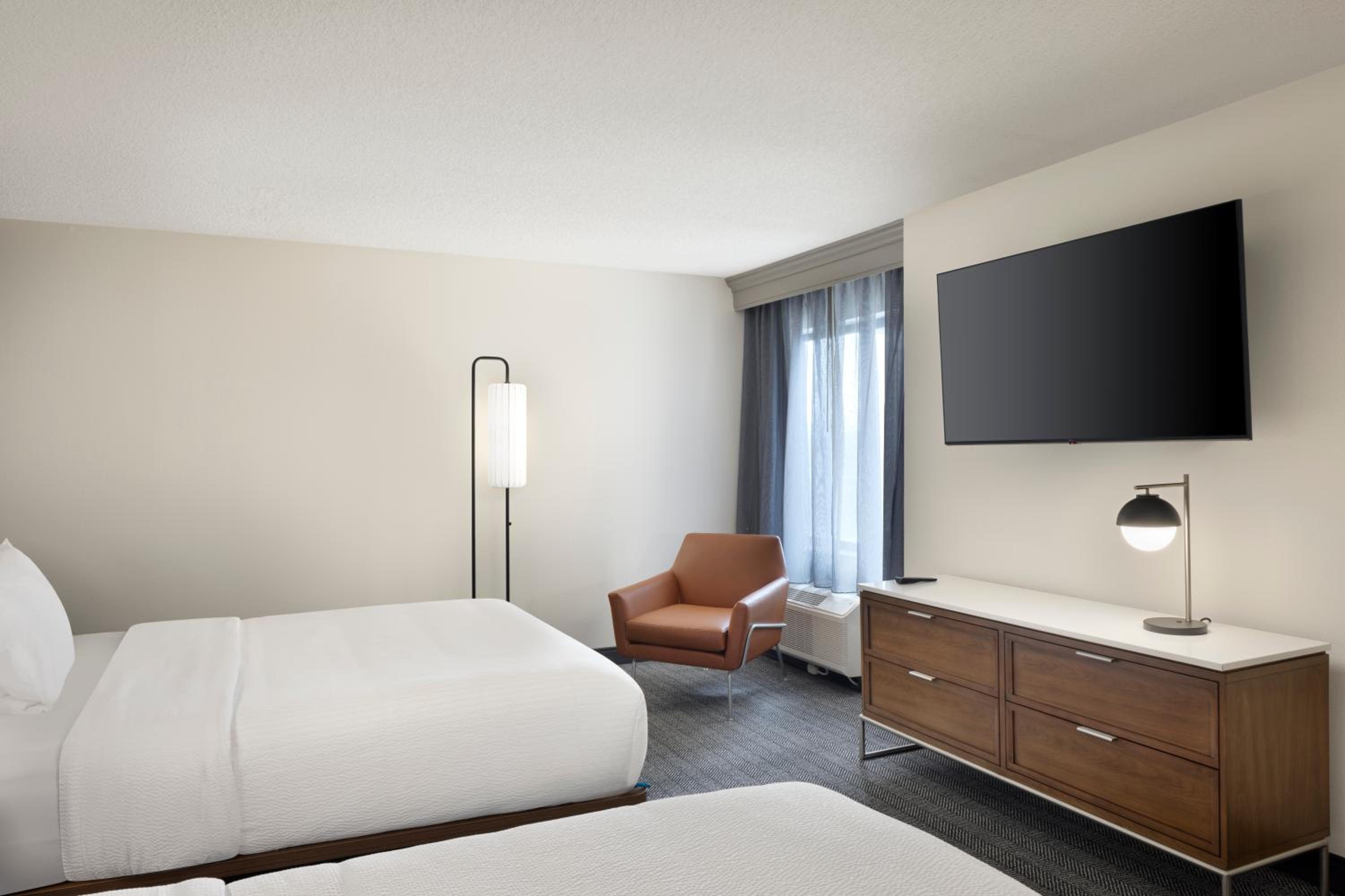 Standard Room with 2 Double Beds - Photo 4