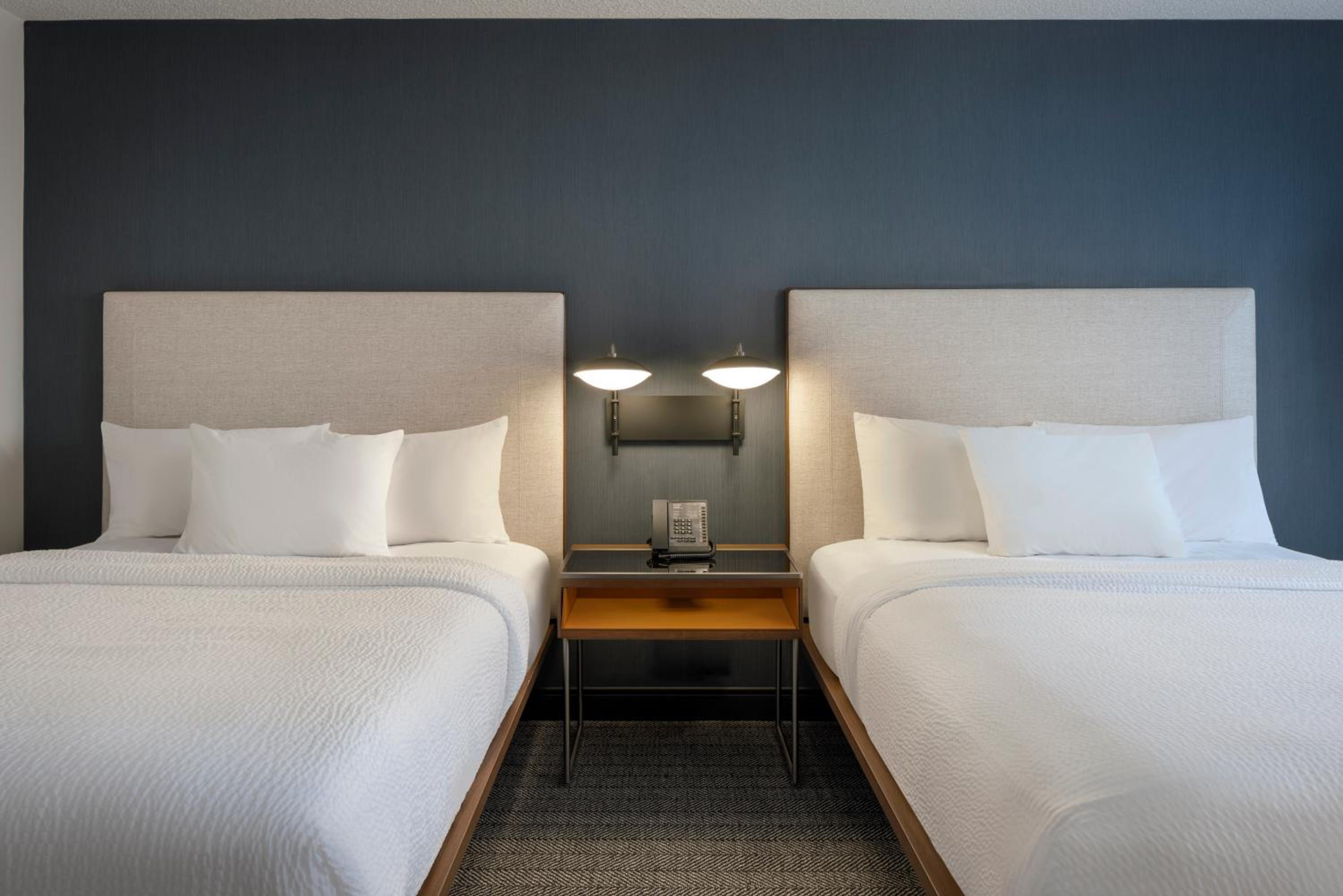 Standard Room with 2 Double Beds - Photo 5