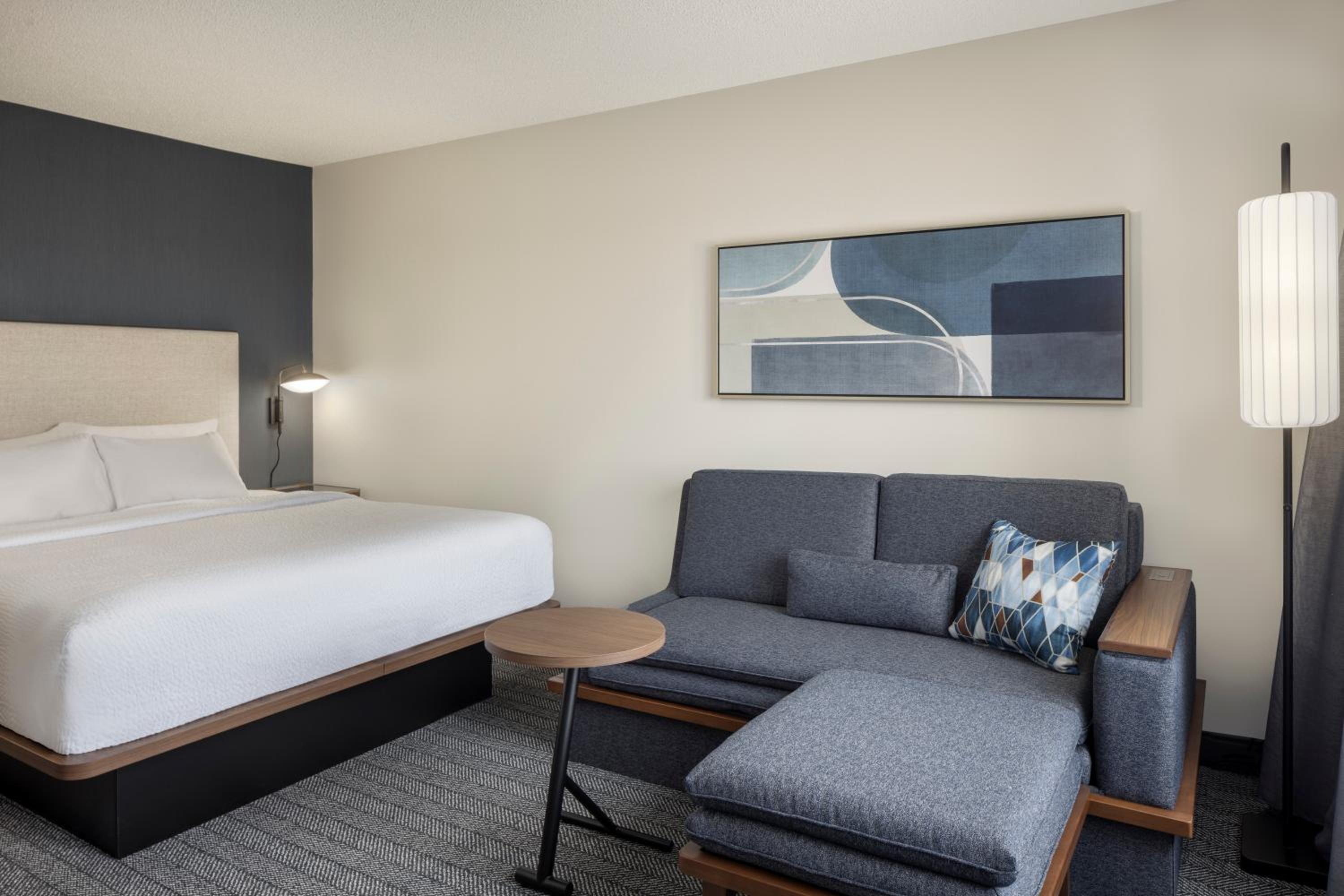Standard Room with 1 King Bed & Sofa bed - Photo 6