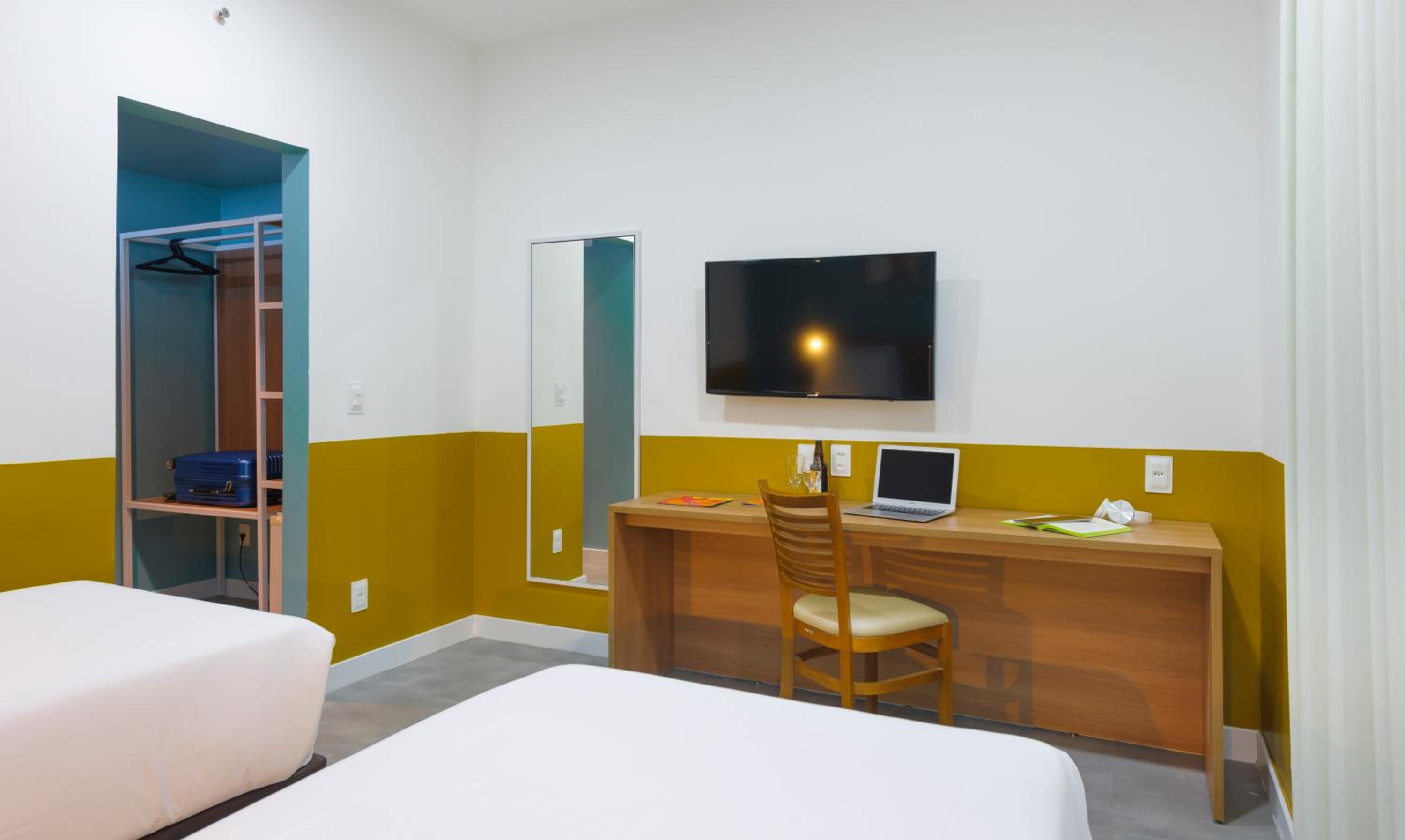 Twin Room with Balcony - Photo 5