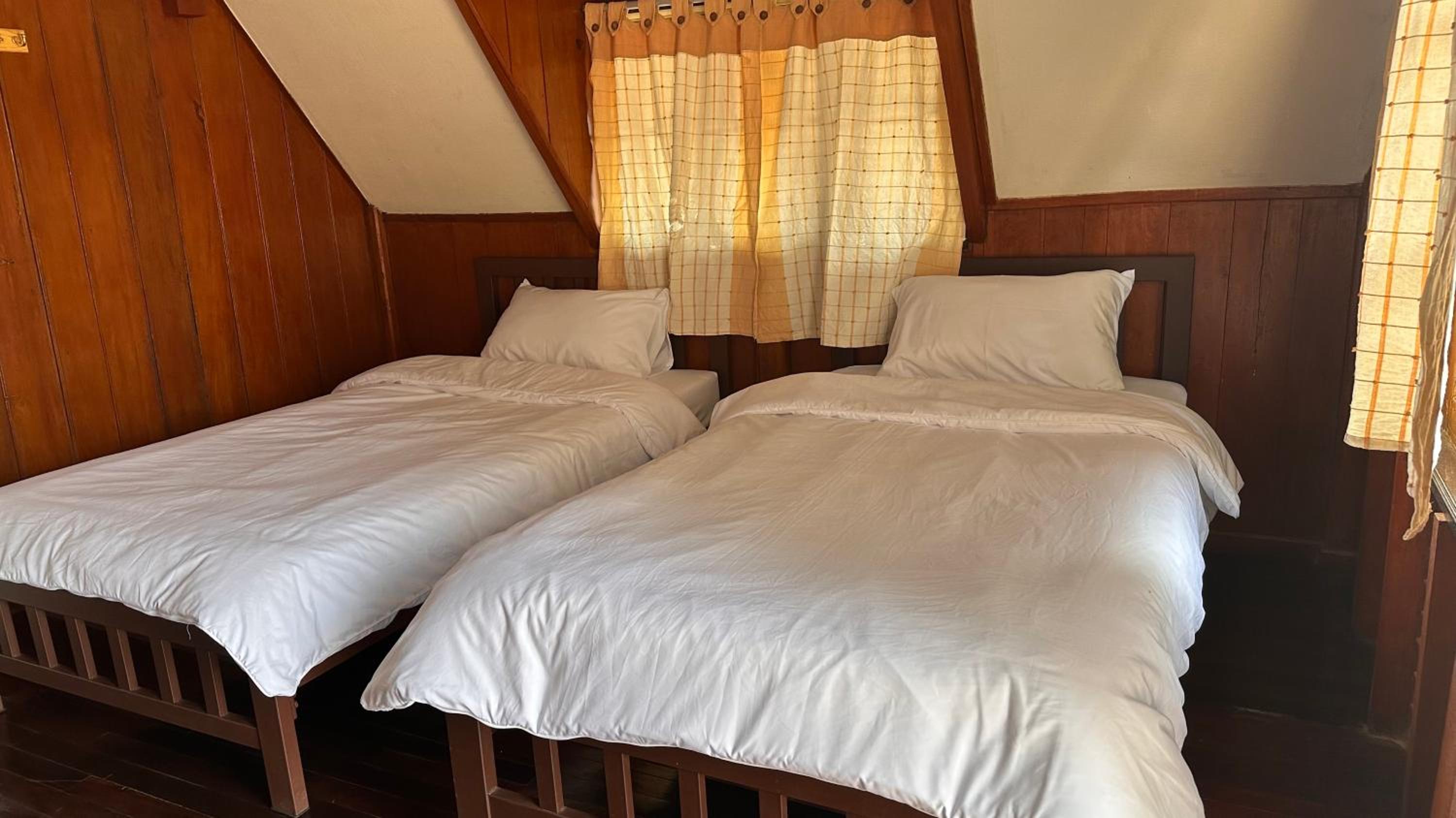 Economy Twin Room - Photo 1