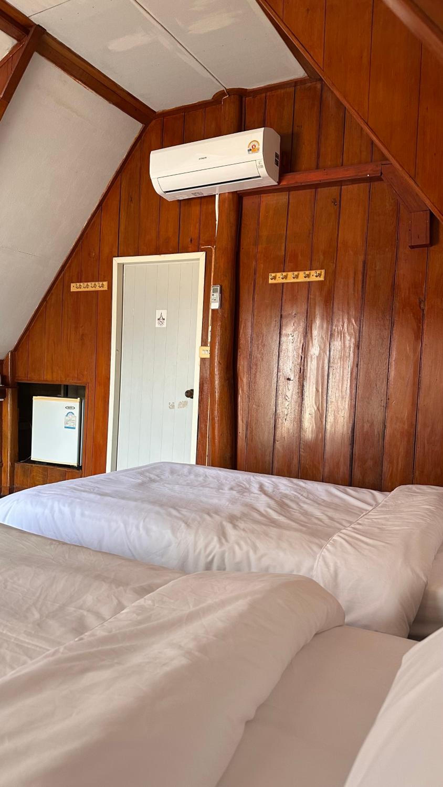 Economy Twin Room - Photo 2