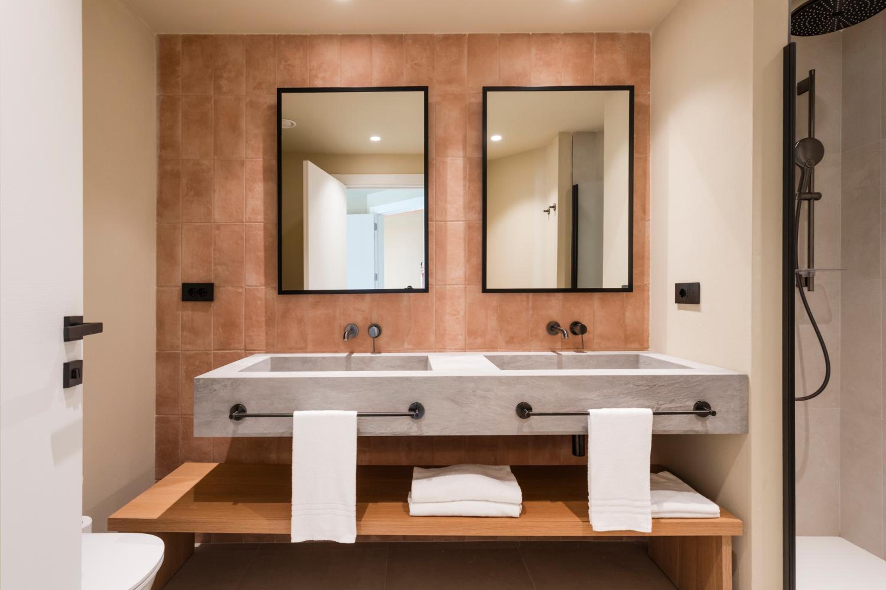 One-Bedroom Swim-Up King Suite with Sofa Bed