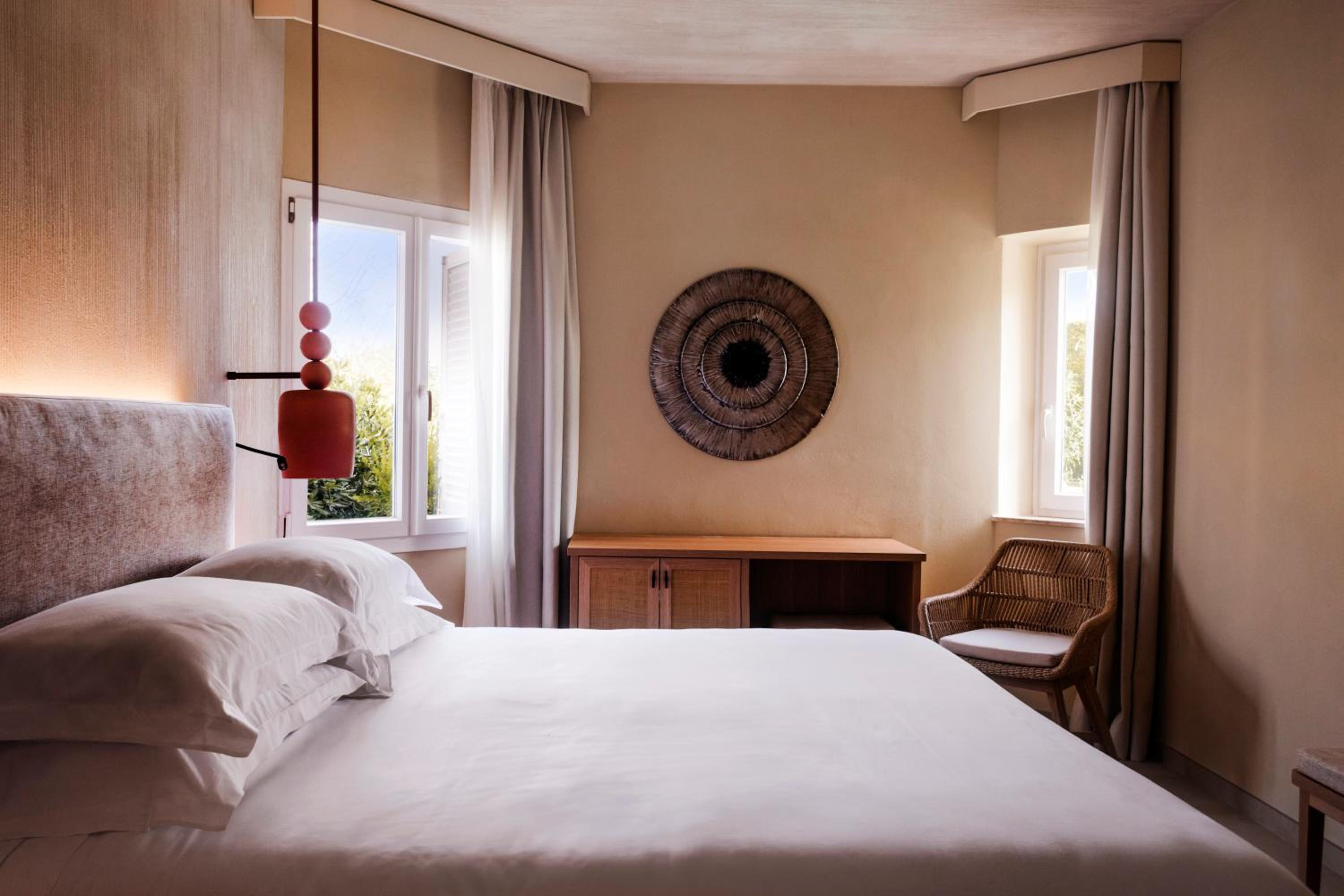One-Bedroom Swim-Up King Suite with Sofa Bed