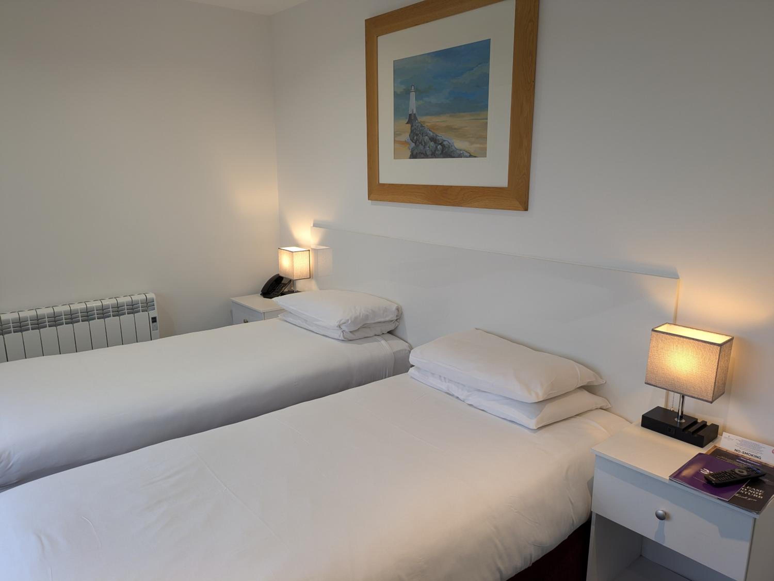 Twin Room - Disability Access - Photo 2