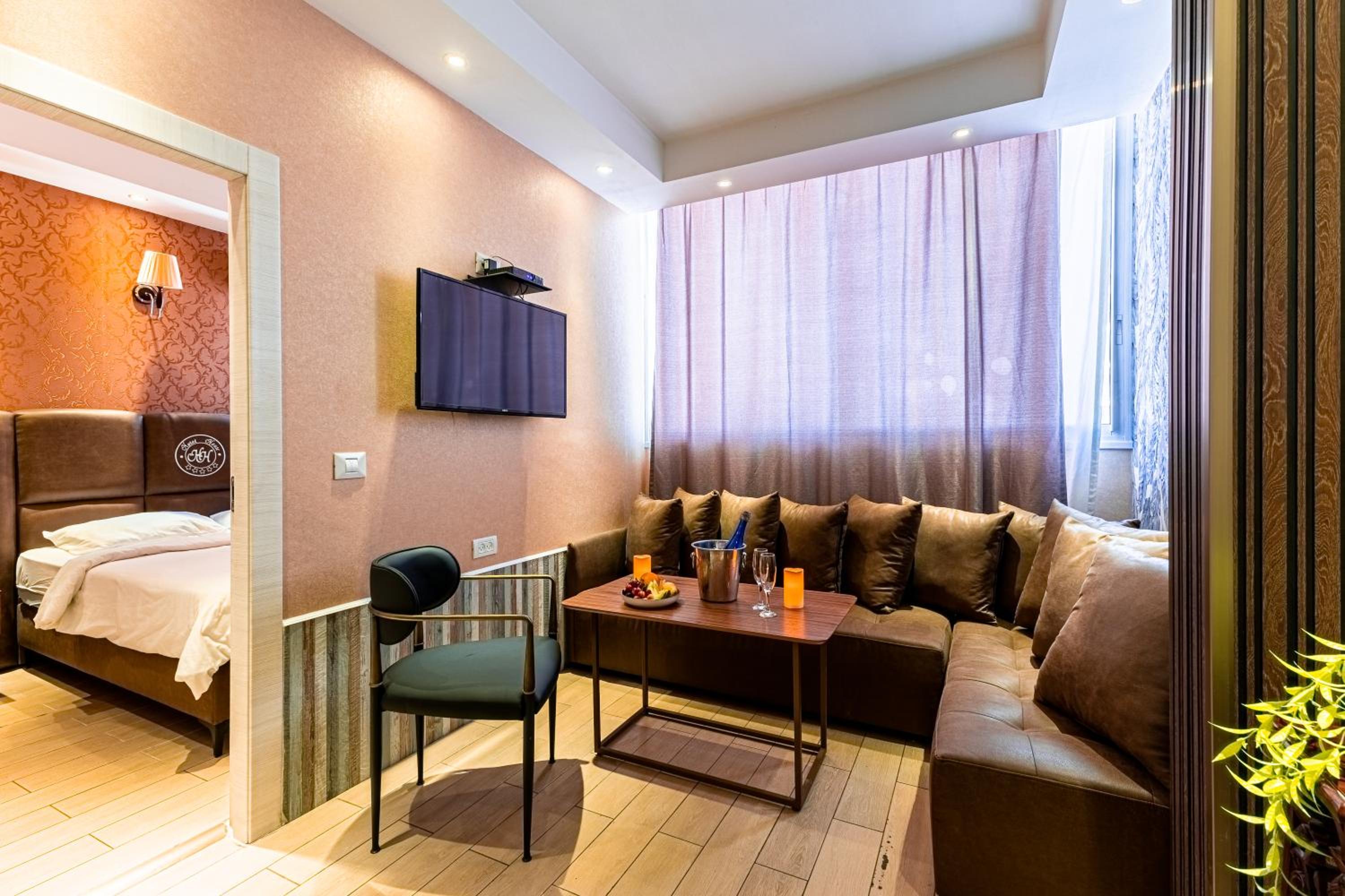 Large Double Room photo 1