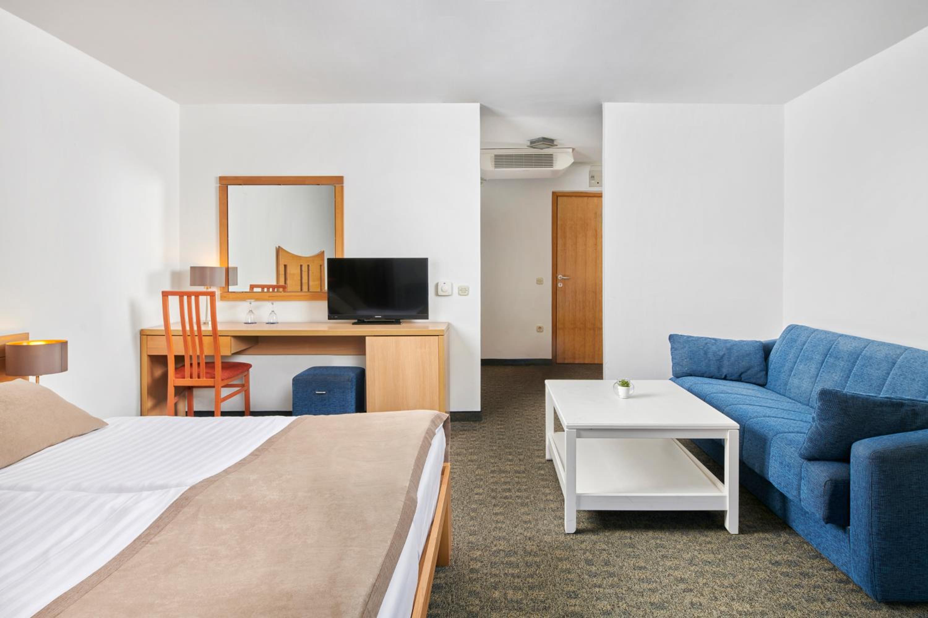 Superior Junior Suite with Balcony photo 2