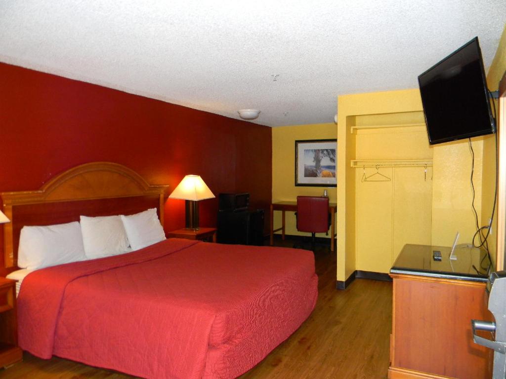 King Room - Non-Smoking photo 3