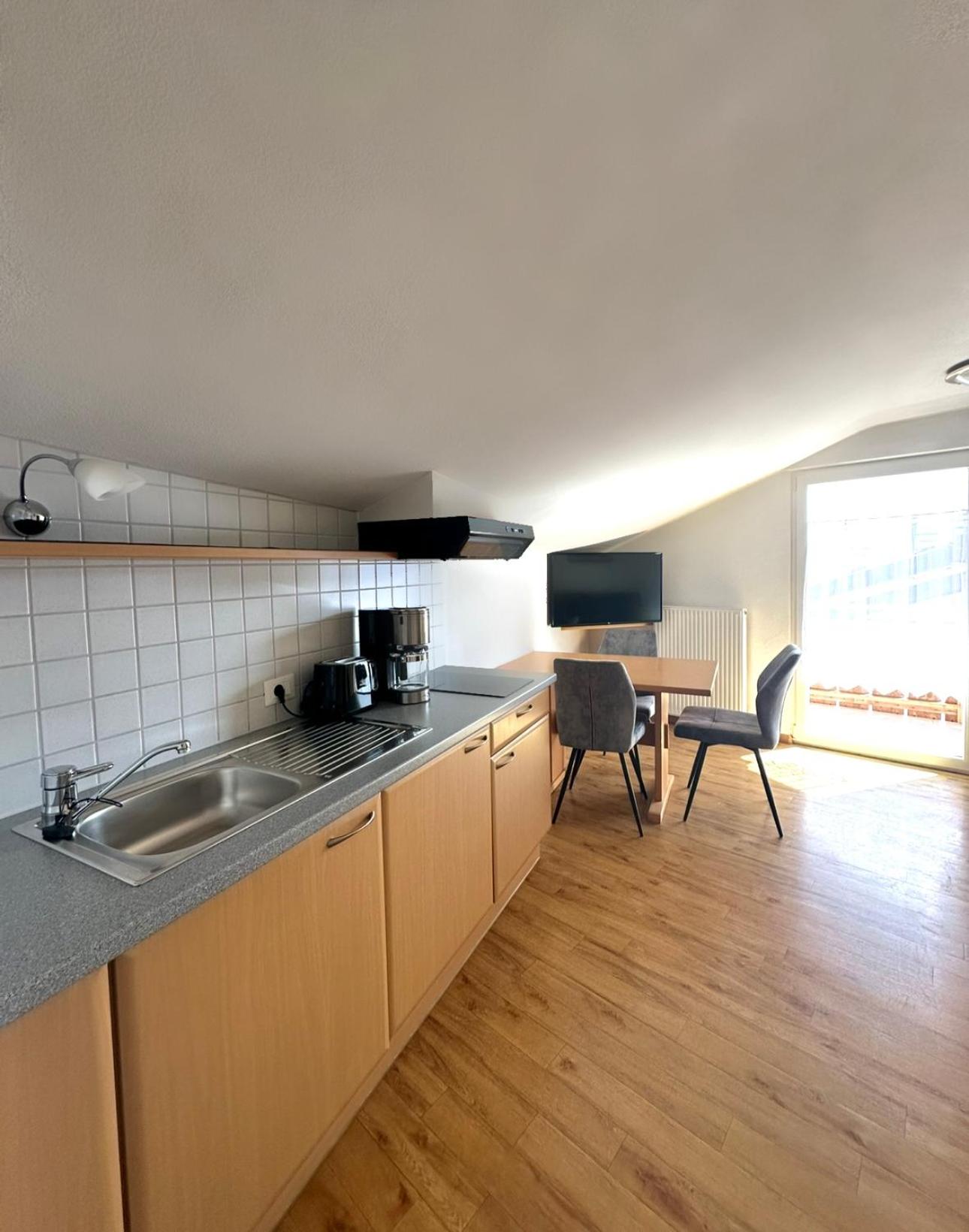 Apartment with Balcony photo 3
