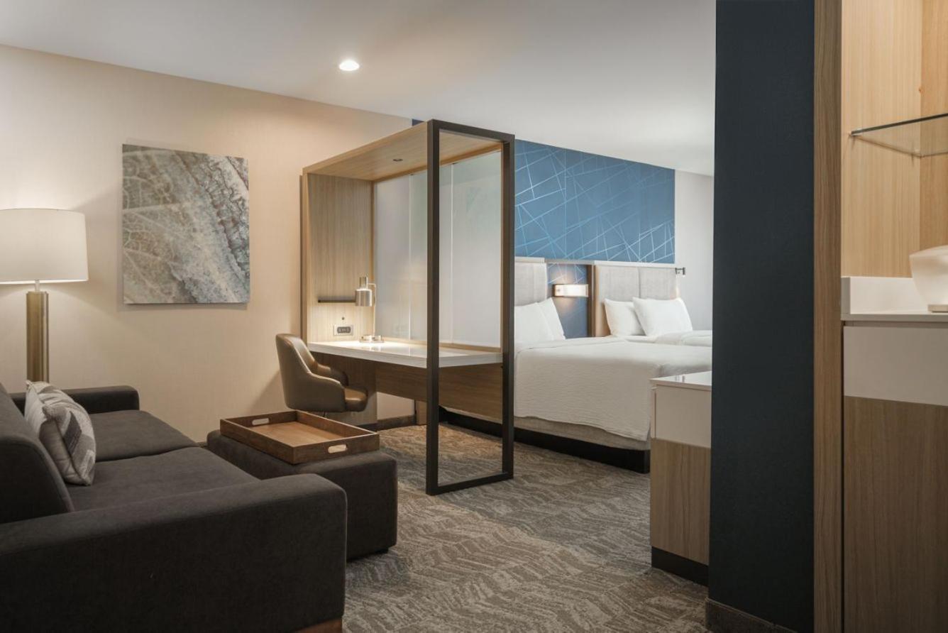 Queen Suite with Two Queen Bed photo 1