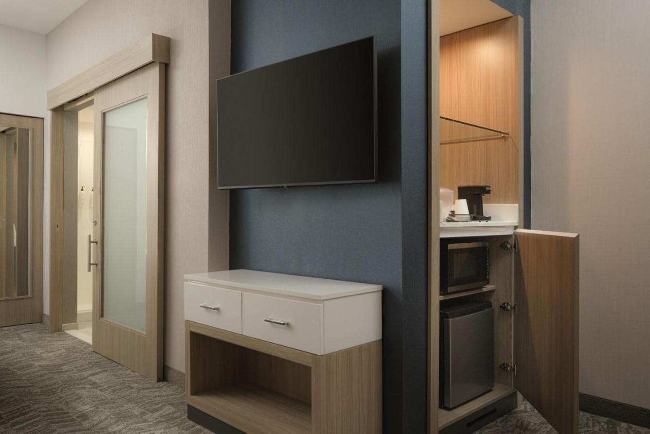 King Suite - Hearing Accessible photo 1
