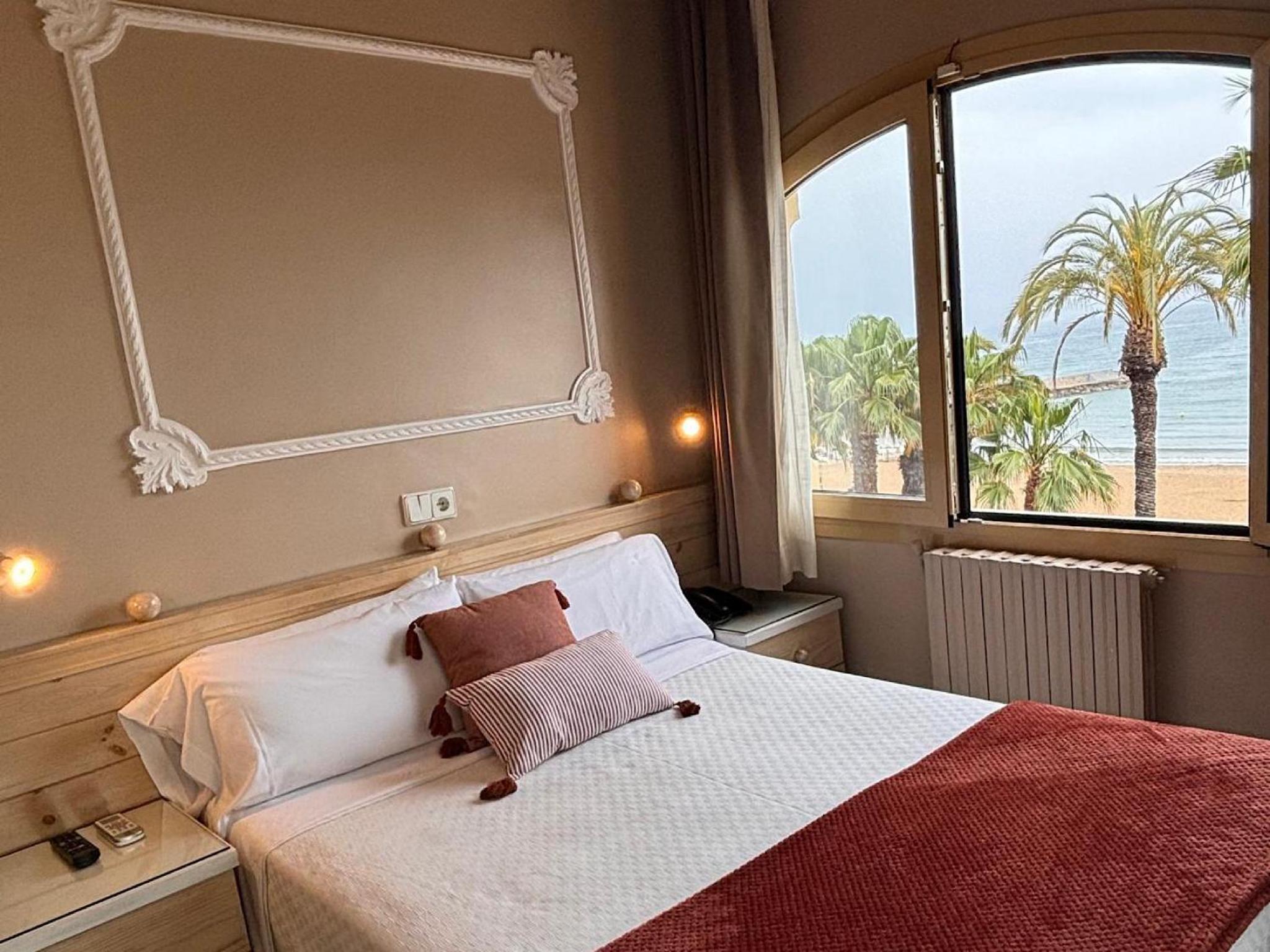 Small Double Room with Sea View  - Photo 3