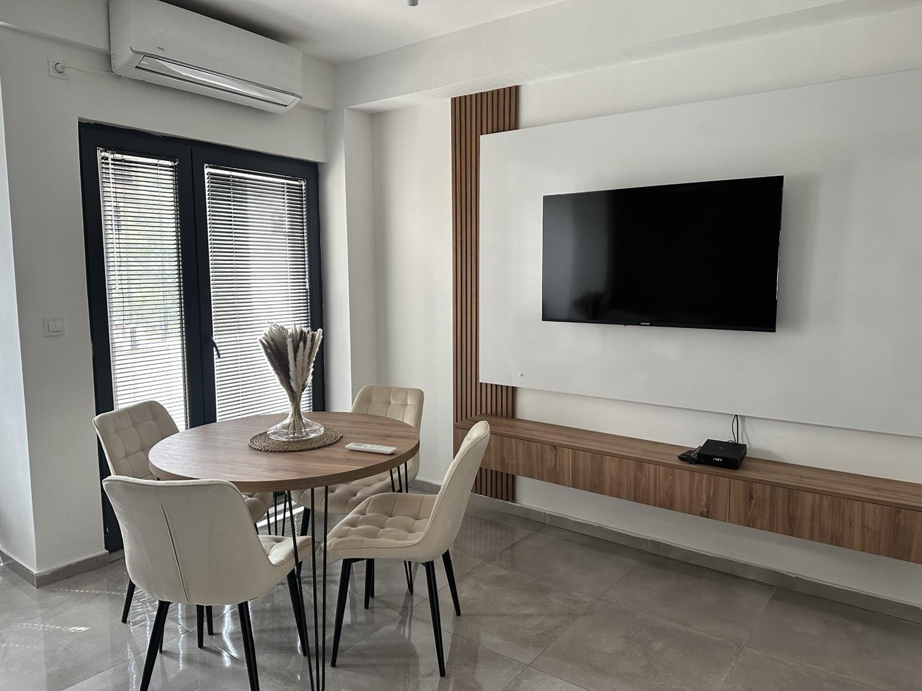 Two-Bedroom Apartment with Balcony photo 3