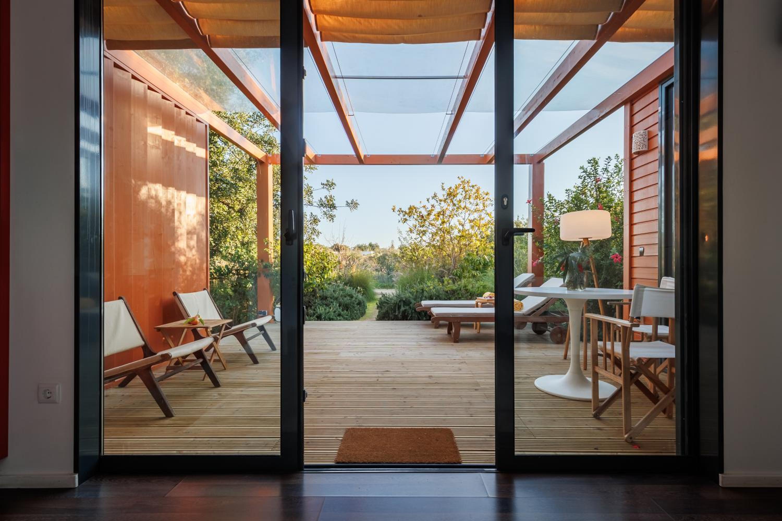 One-Bedroom Apartment with Garden photo 2