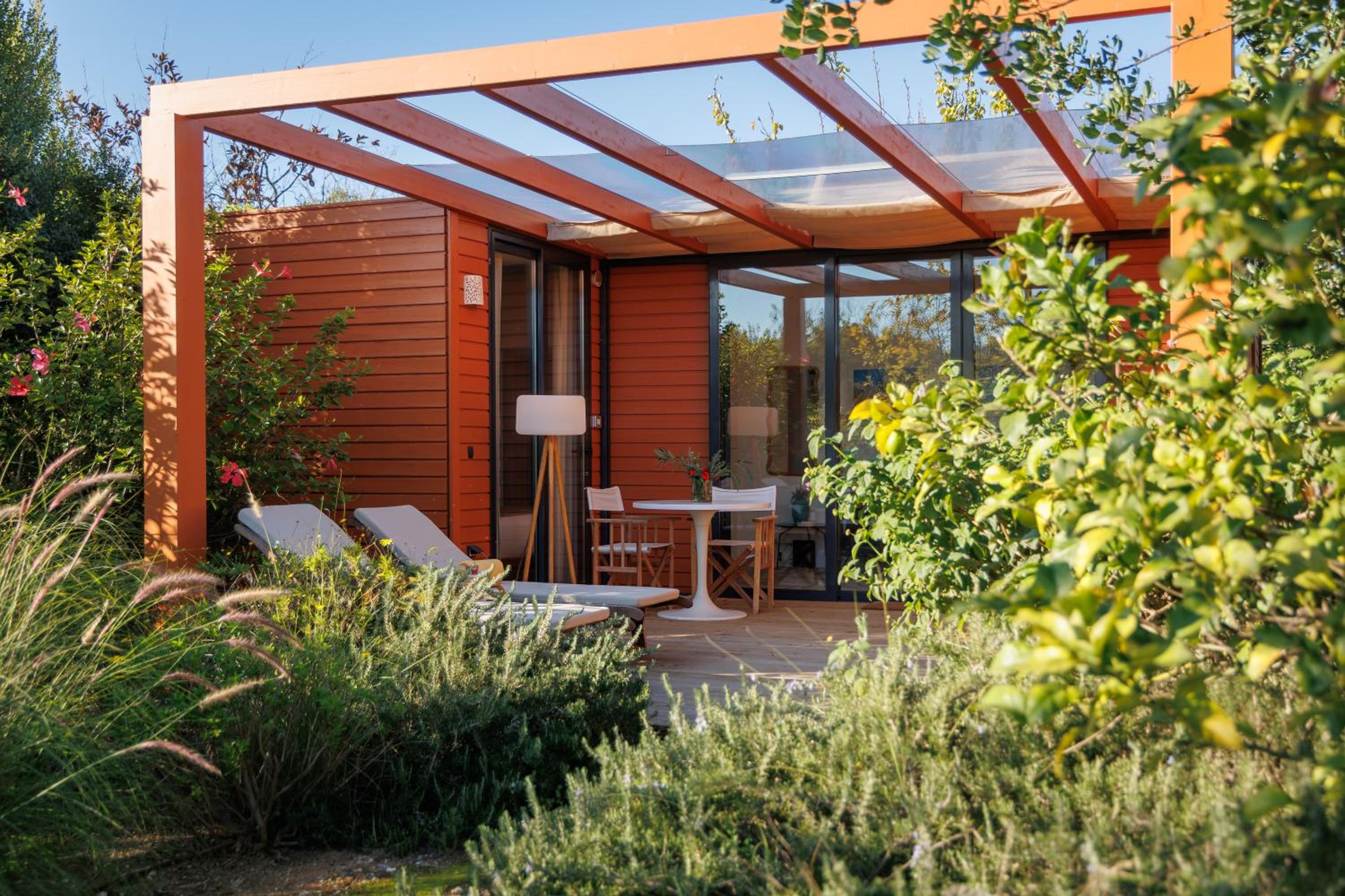 One-Bedroom Apartment with Garden photo 1
