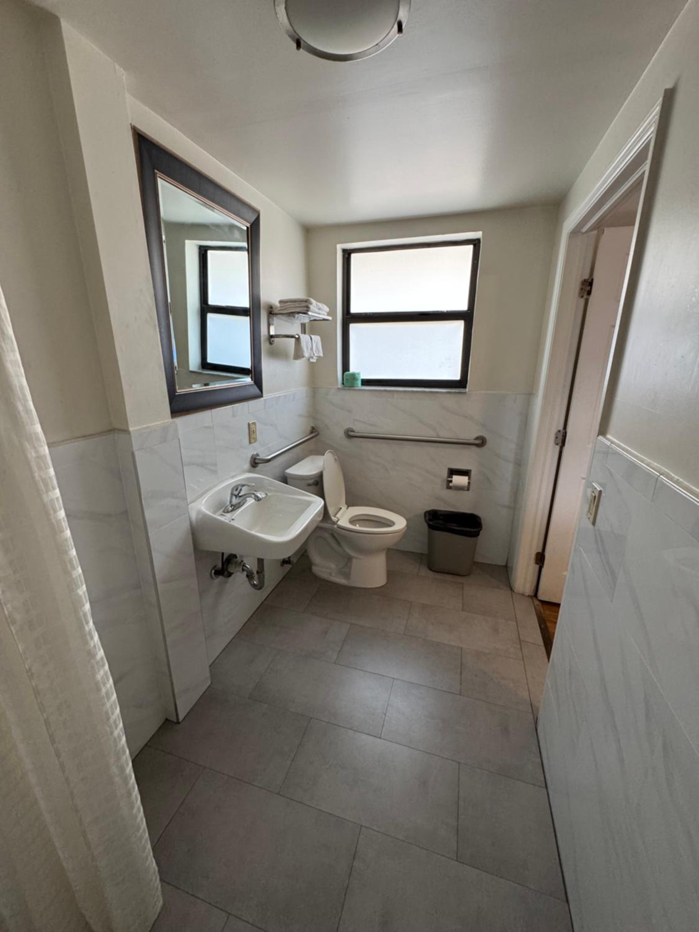 Single Room - Disability Access photo 2