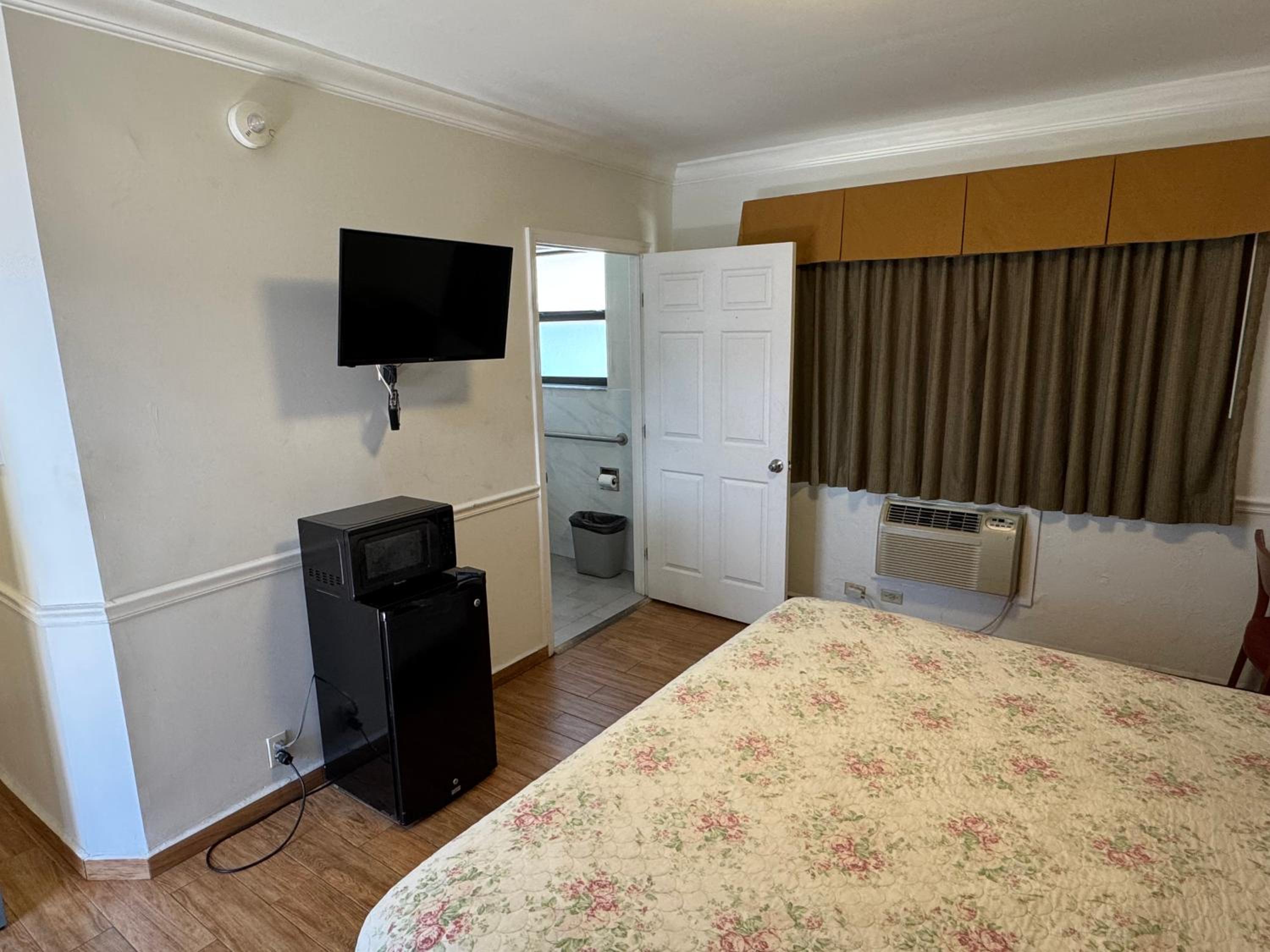 Single Room - Disability Access photo 1