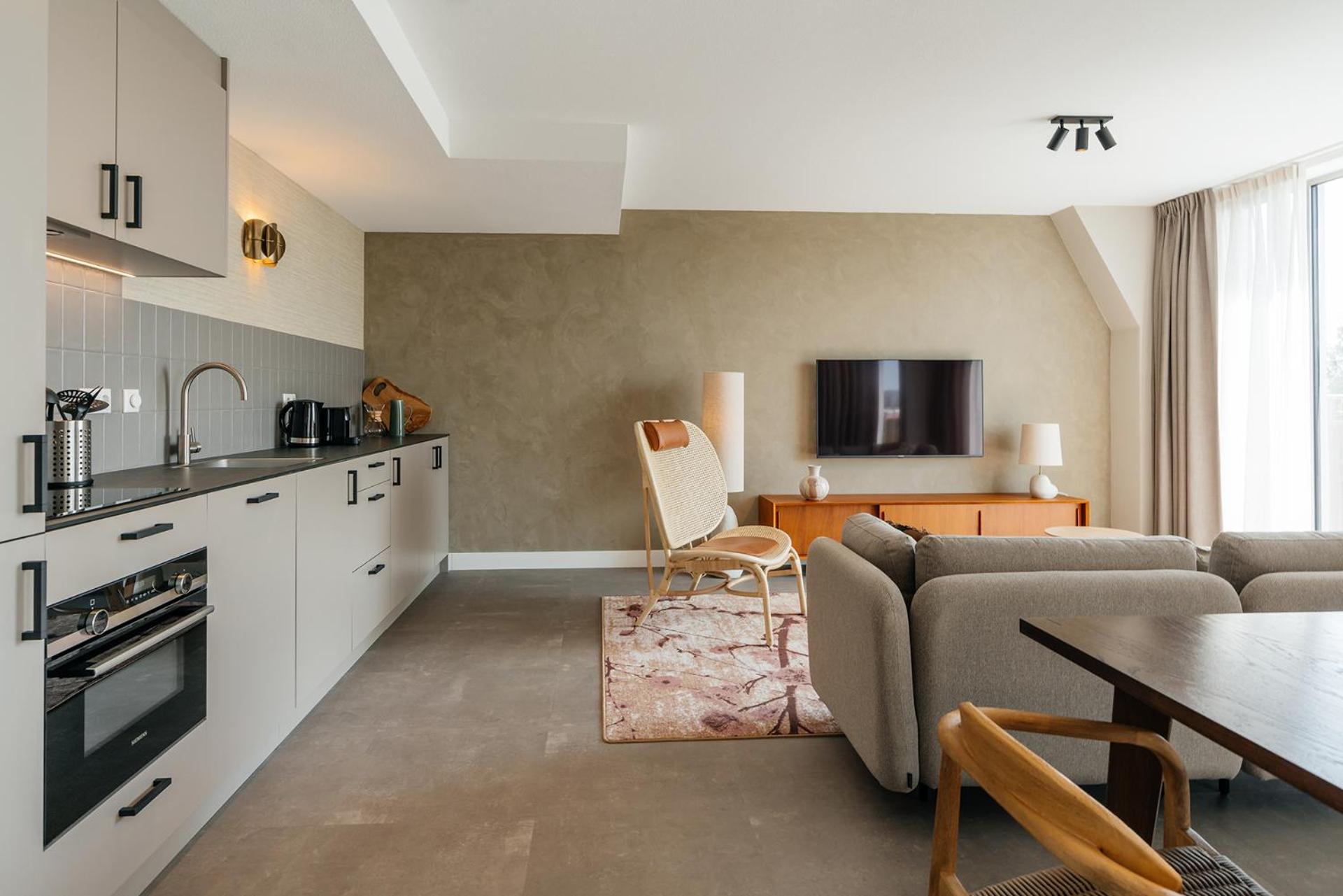 Three-Bedroom Apartment with Balcony photo 3
