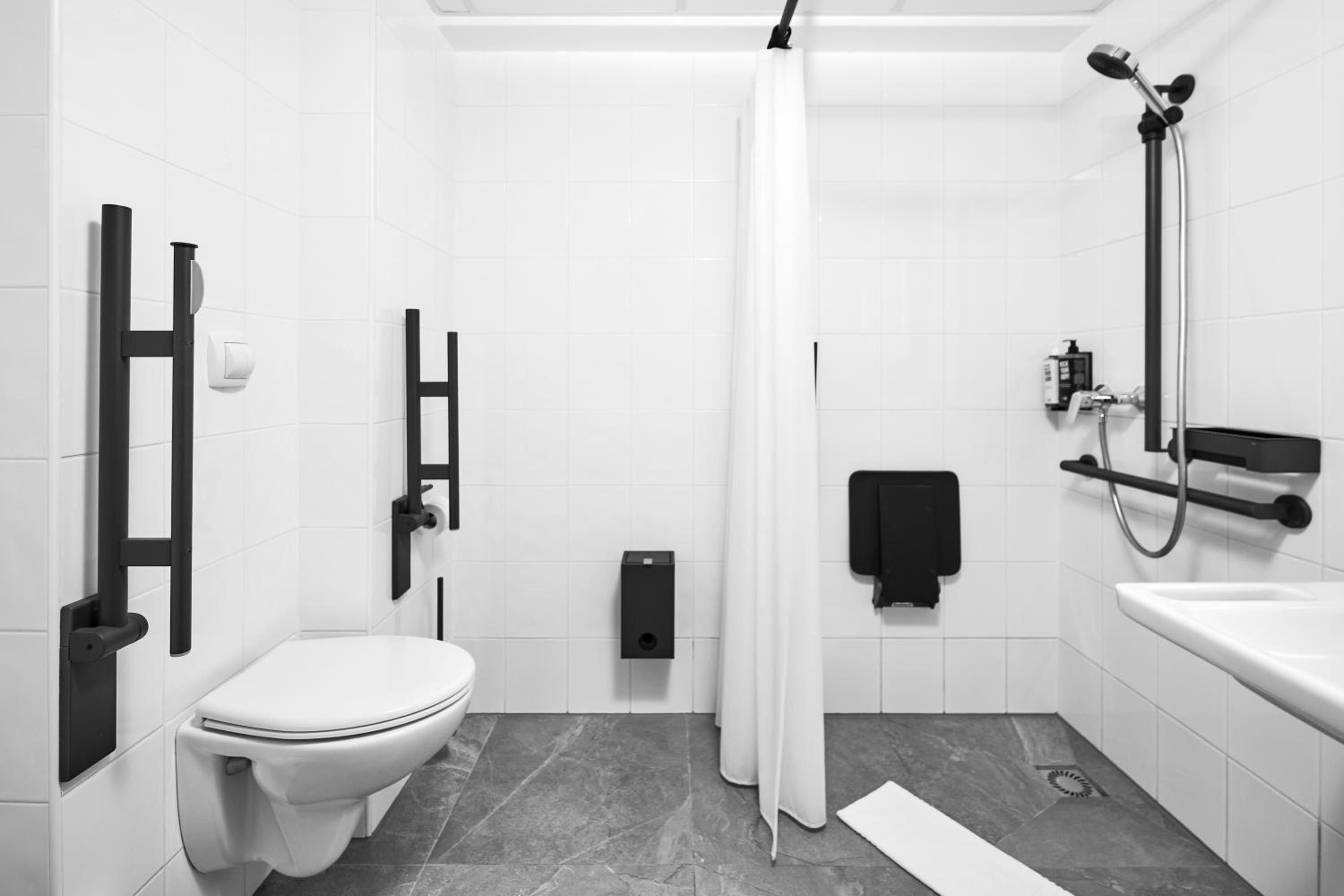 Accessible Superior Room - Photo 3