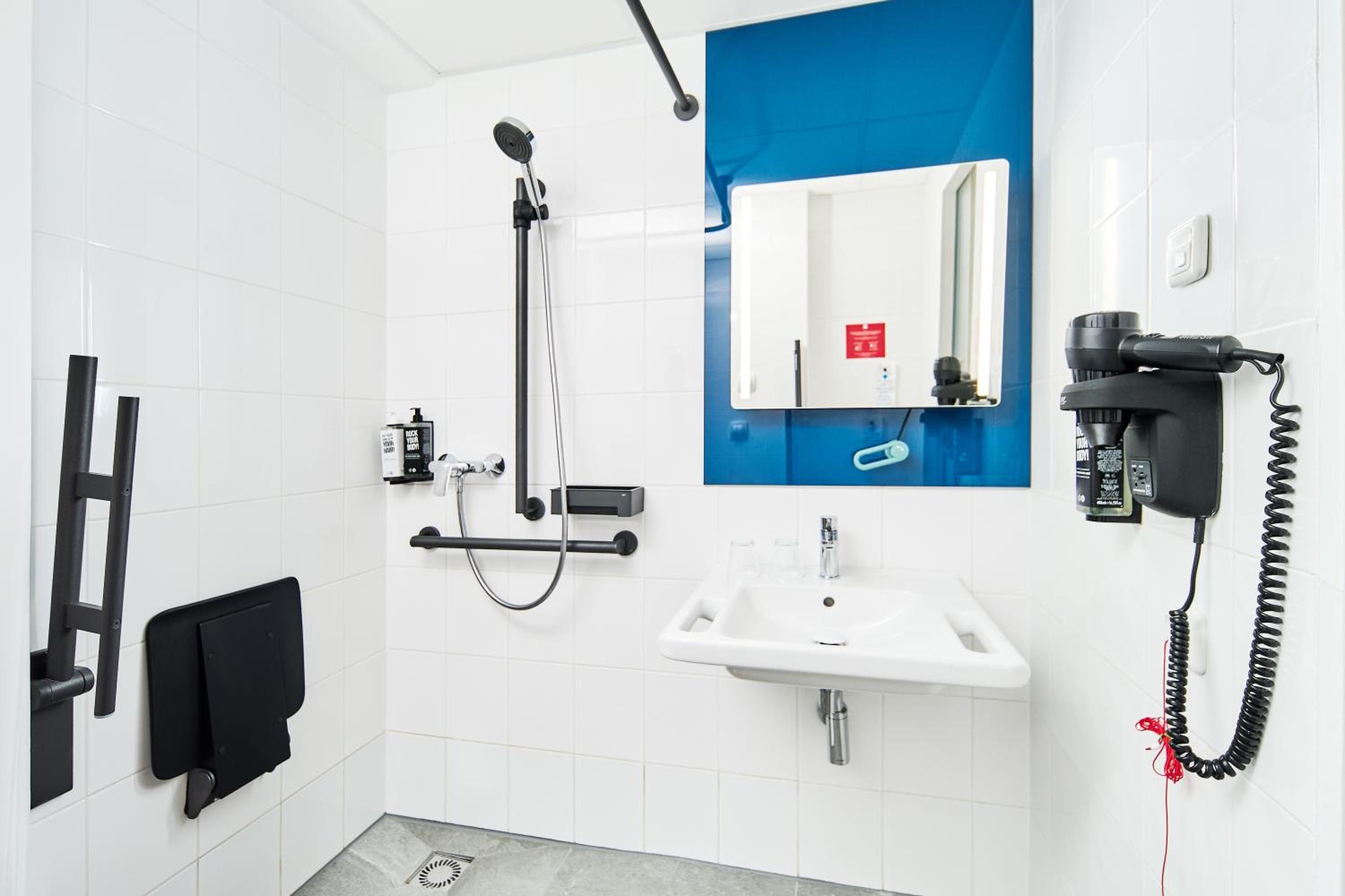 Accessible Superior Room - Photo 2