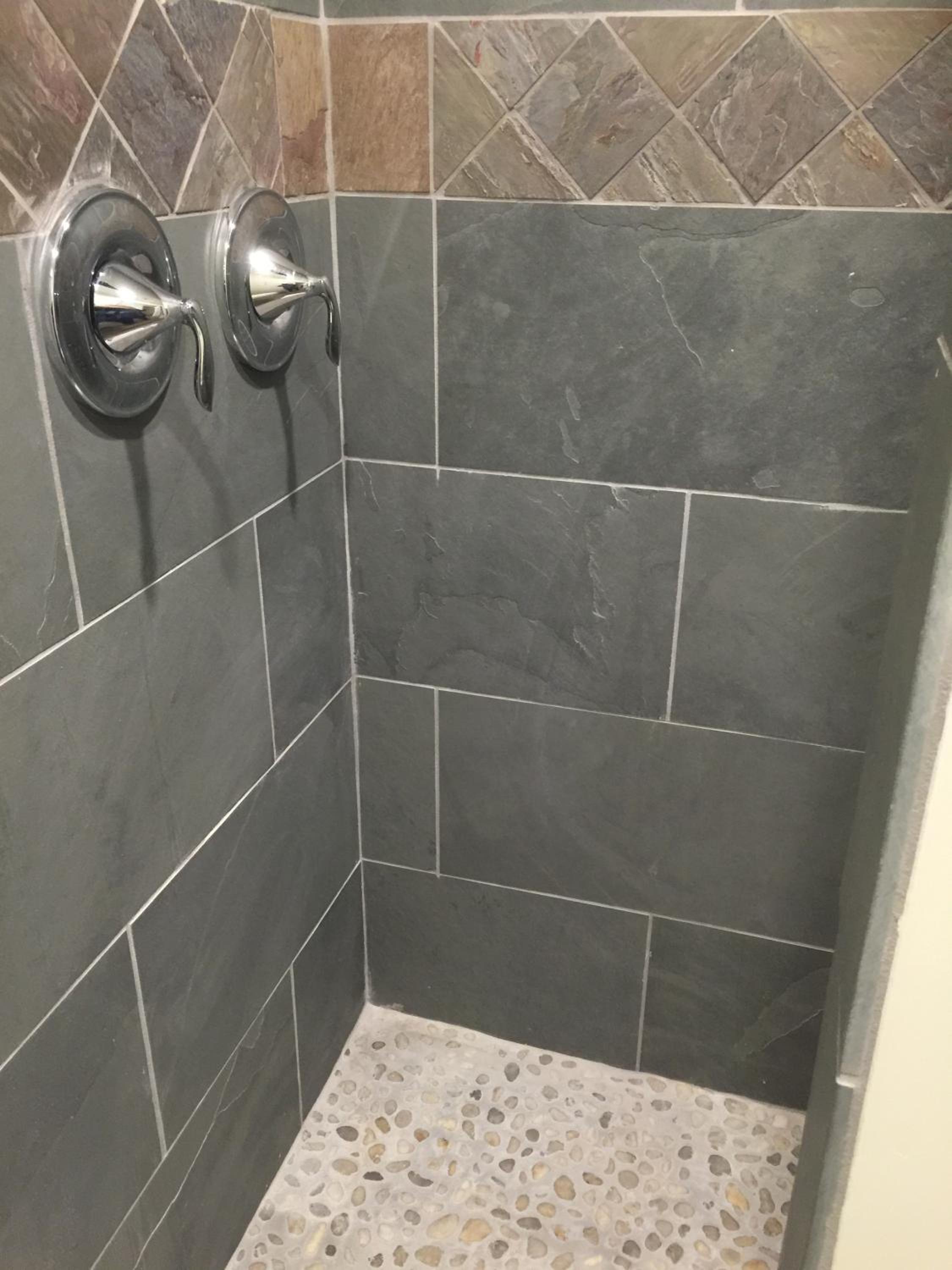 Deluxe Queen Suite - Photo 8