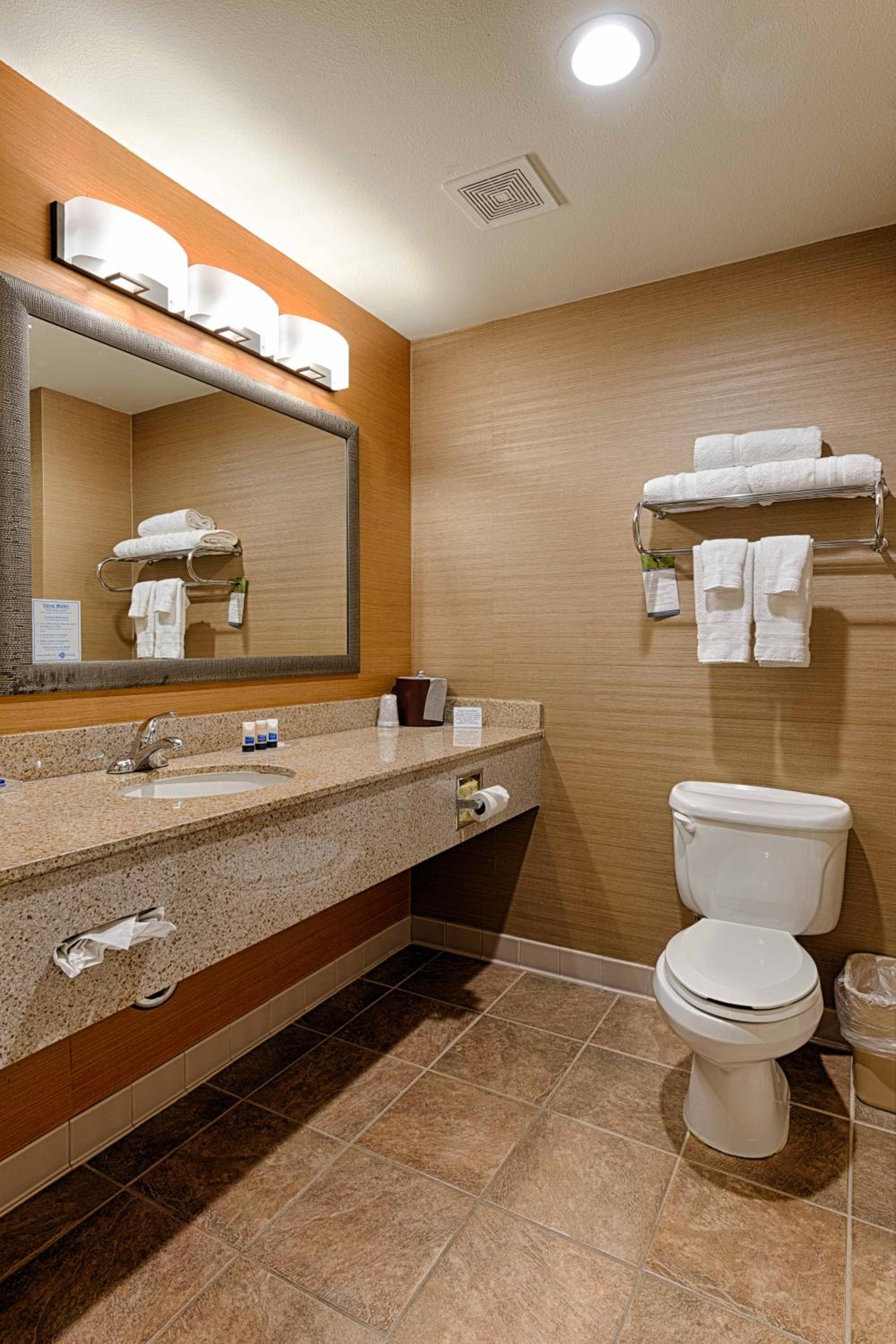 King Room - Non-Smoking photo 2