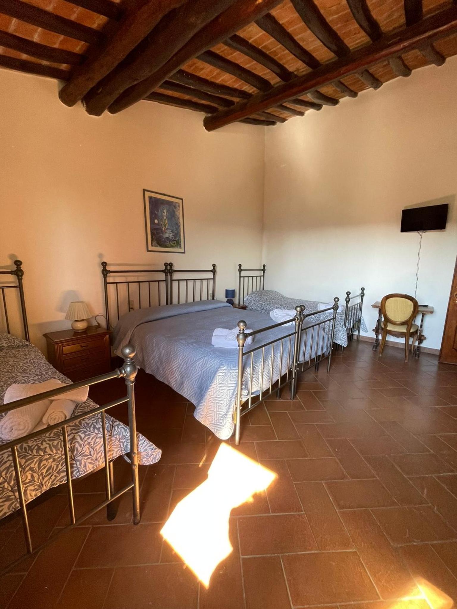 Quadruple Room with Private Bathroom photo 3
