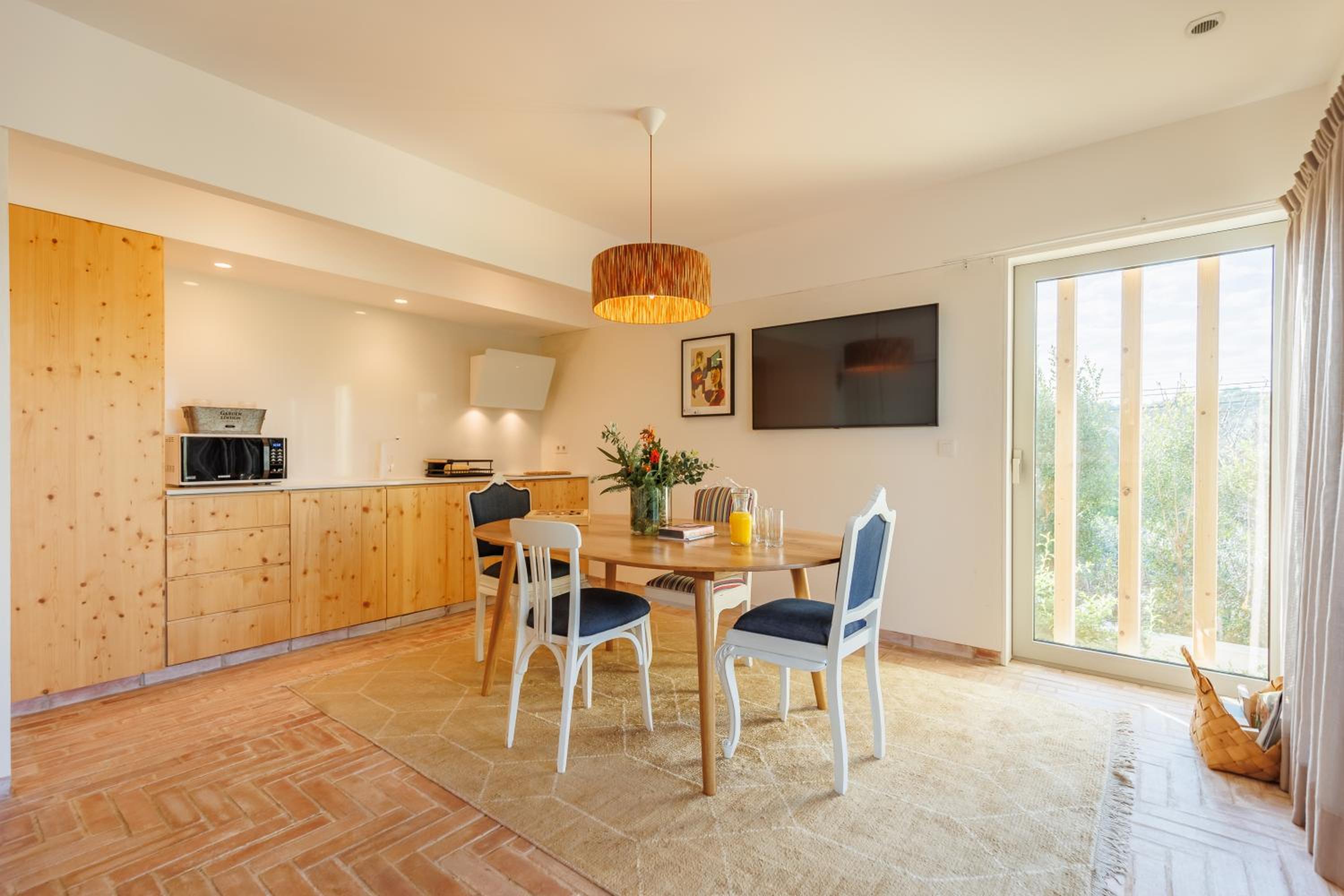 Deluxe One-Bedroom Apartment with Garden View photo 2