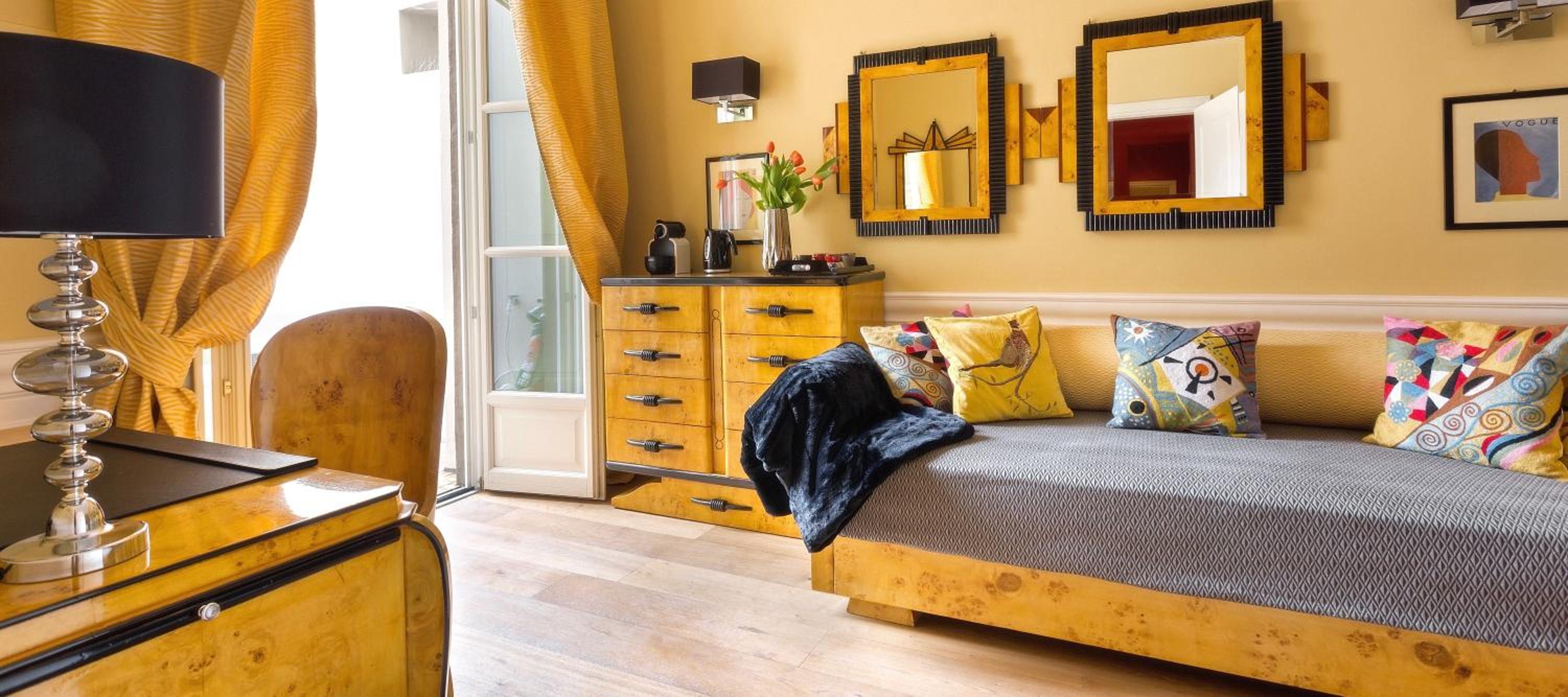 Deluxe King Room with Terrace photo 2