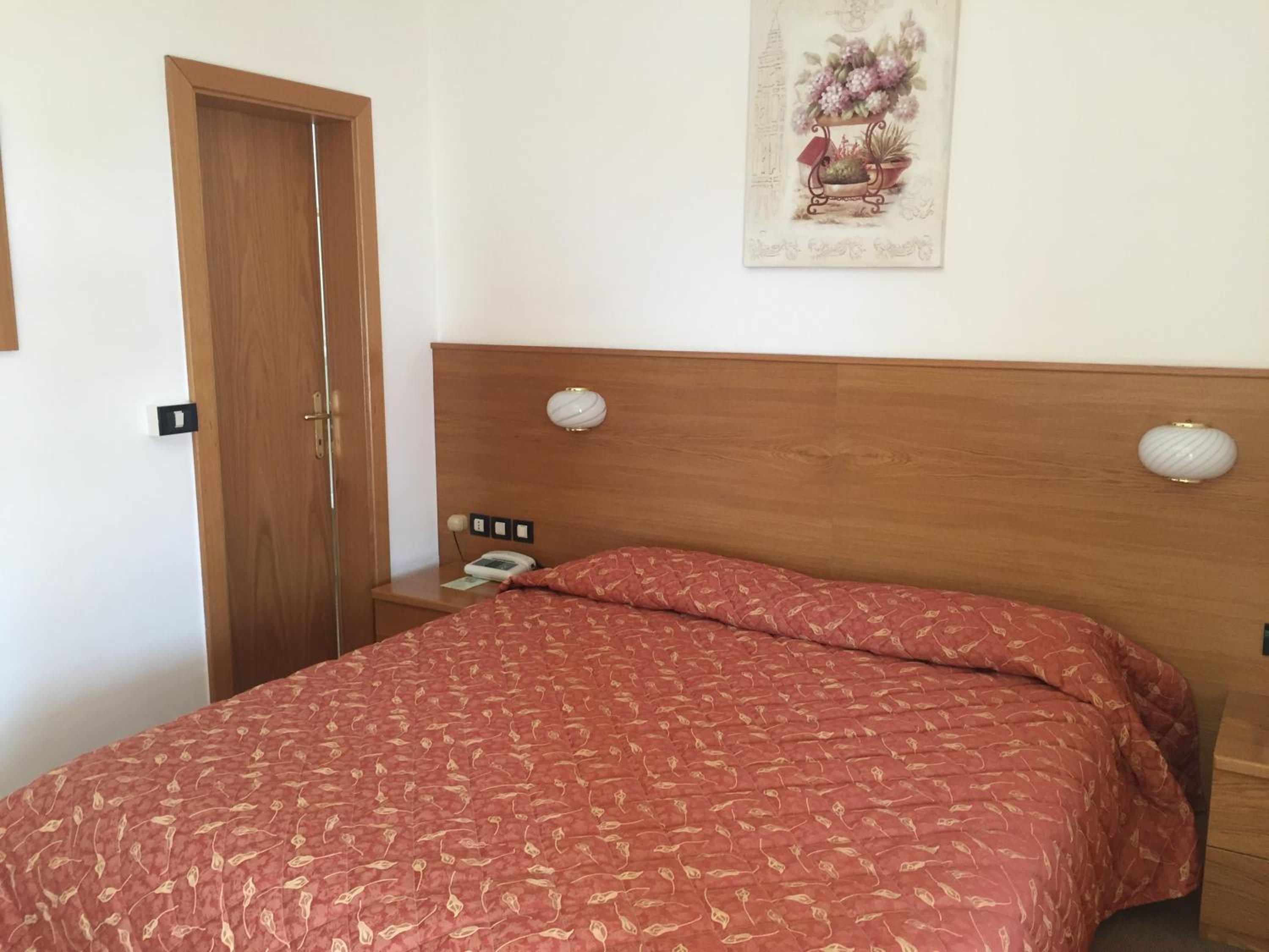 Standard Double Room with Fan photo 3