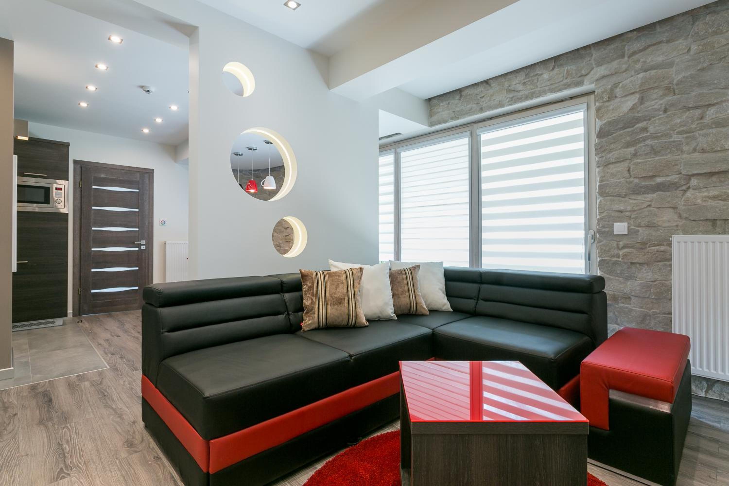 Deluxe Three-Bedroom Apartment
