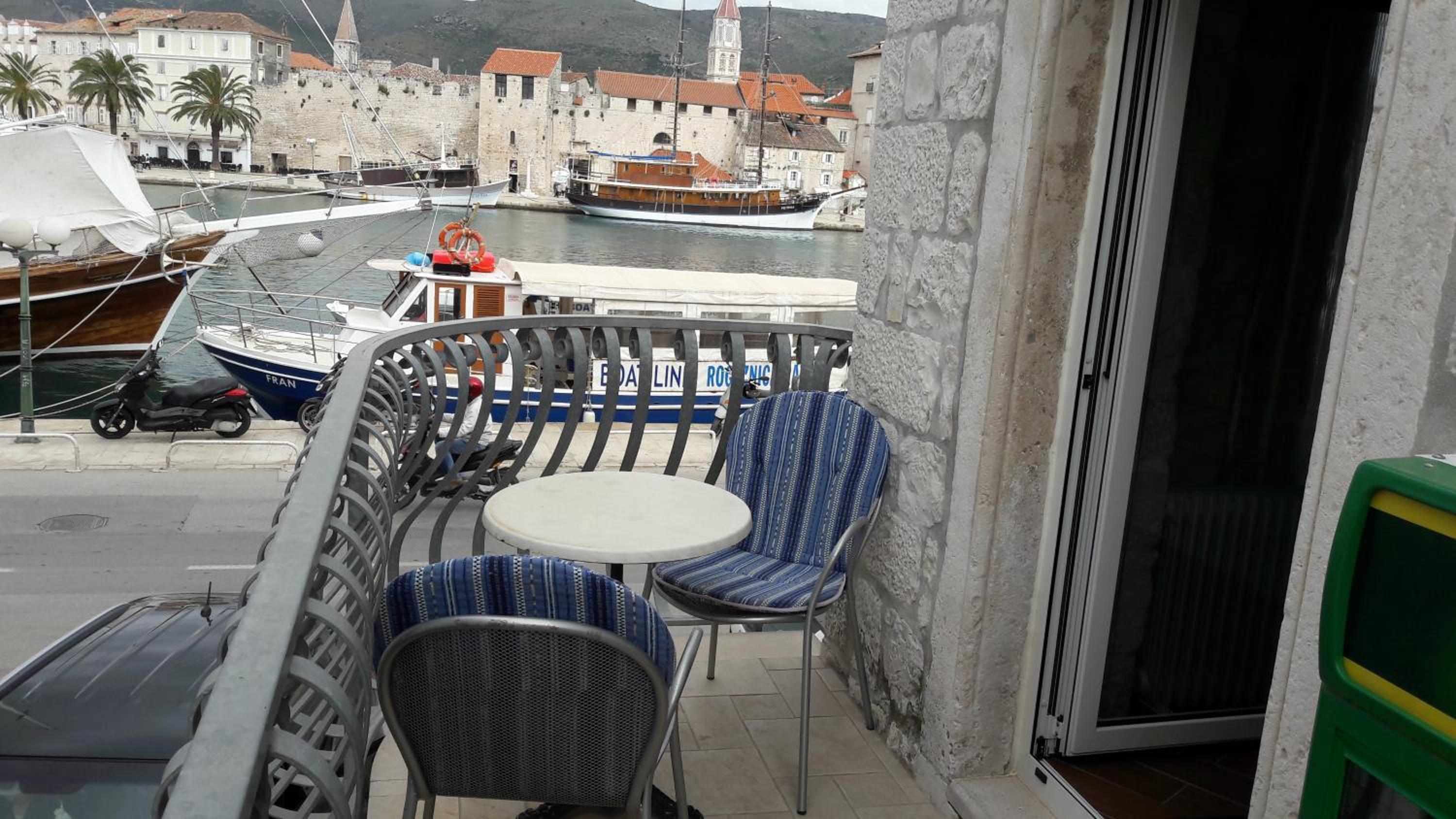 Double Room with Balcony and Sea View - Photo 9