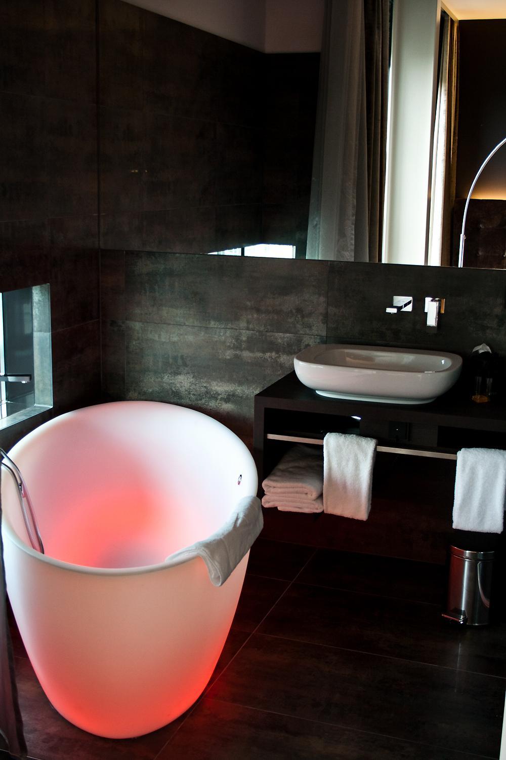 Suite - Photo 10