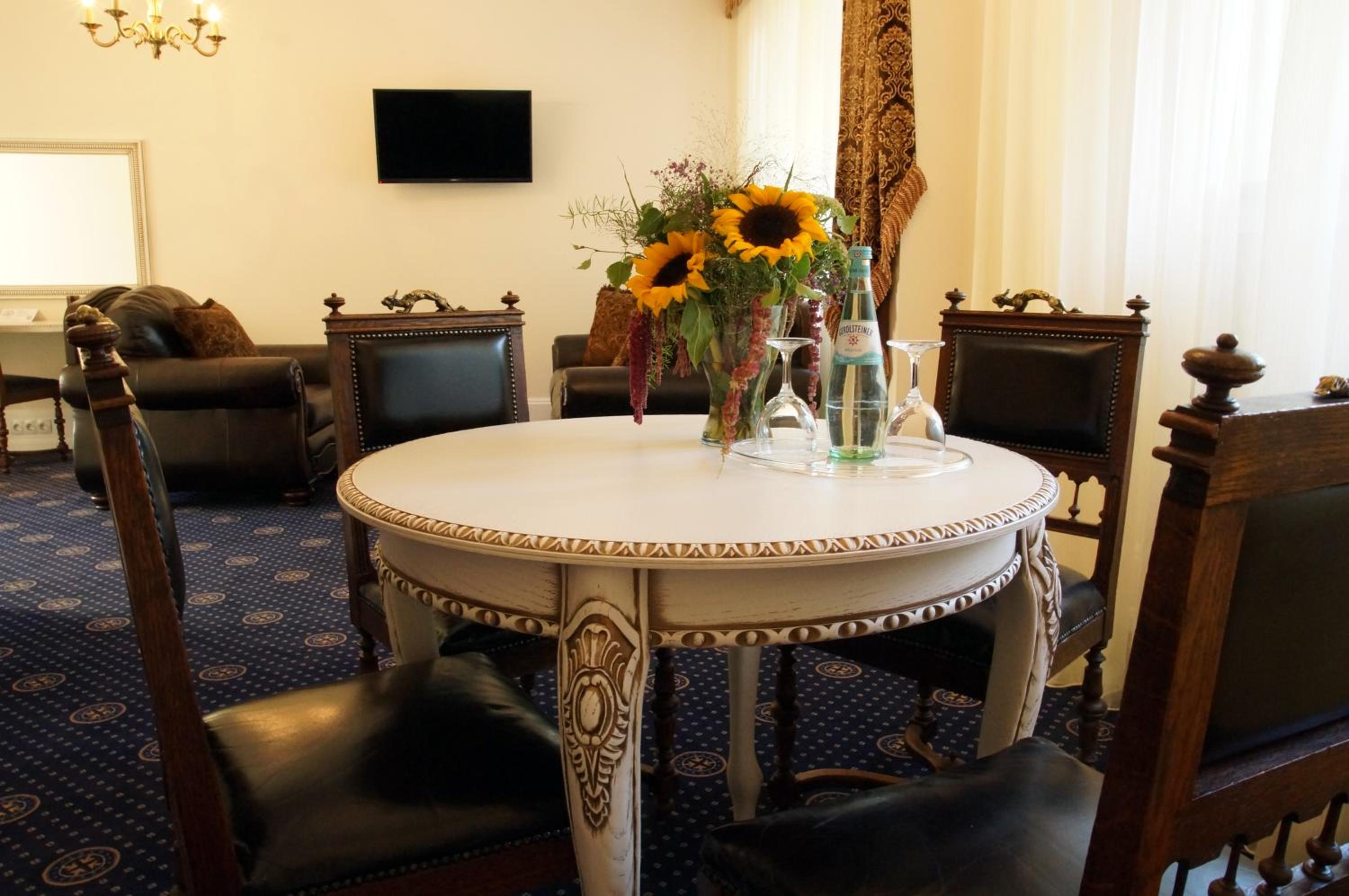 Royal Suite - Photo 6