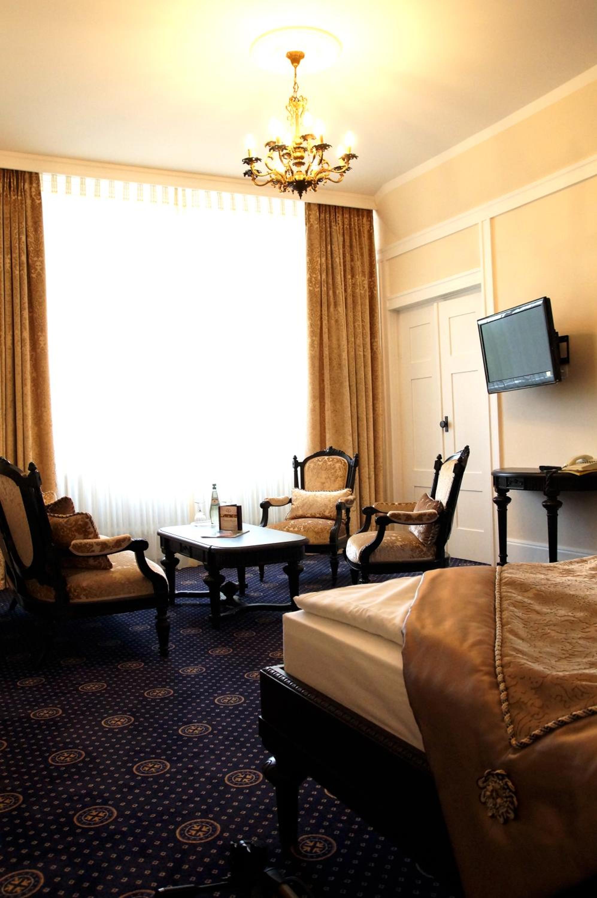Suite - Photo 7