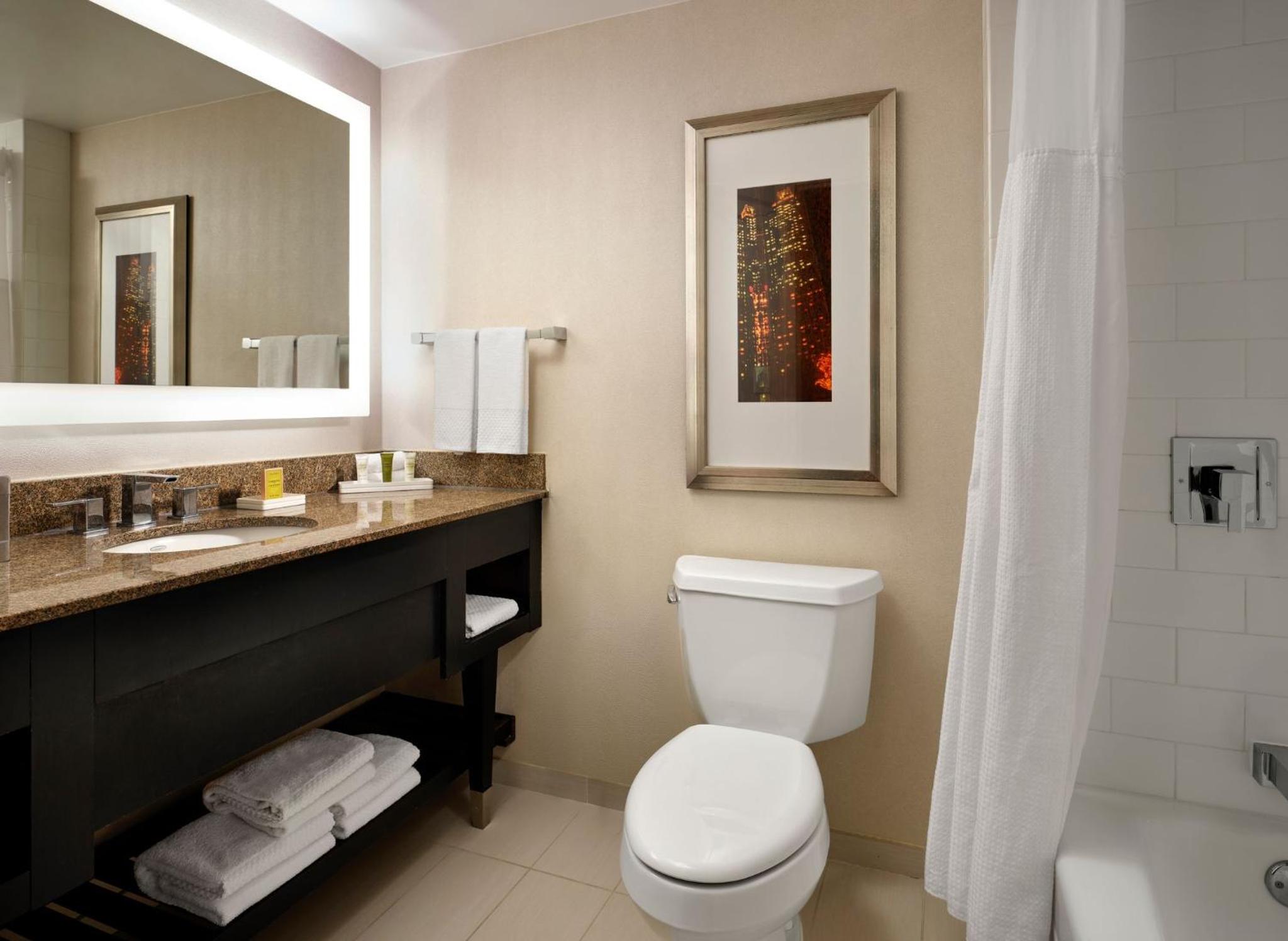 Double Room with Bath Tub - Hearing Accessible - Photo 2