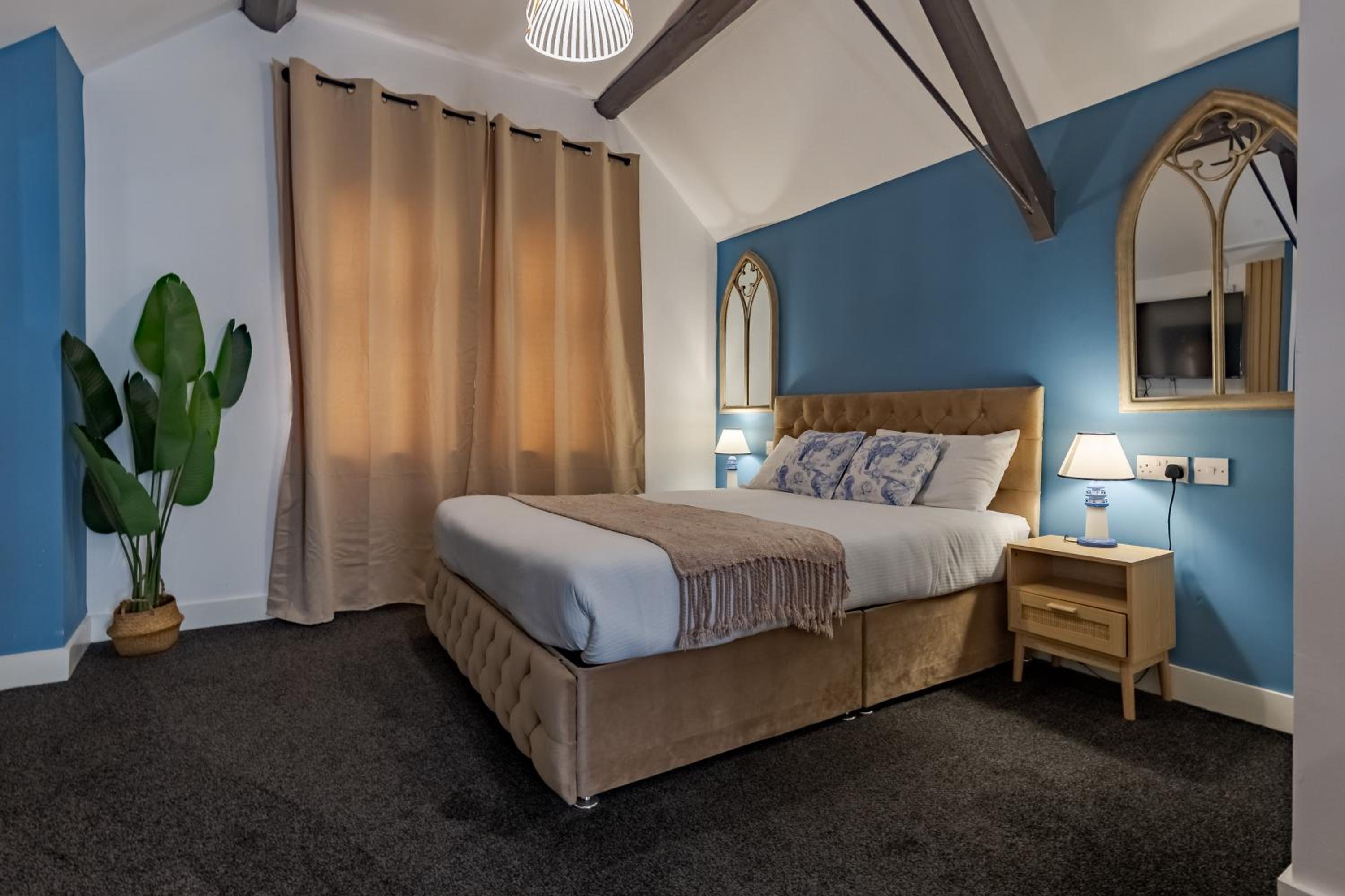 Deluxe King Suite