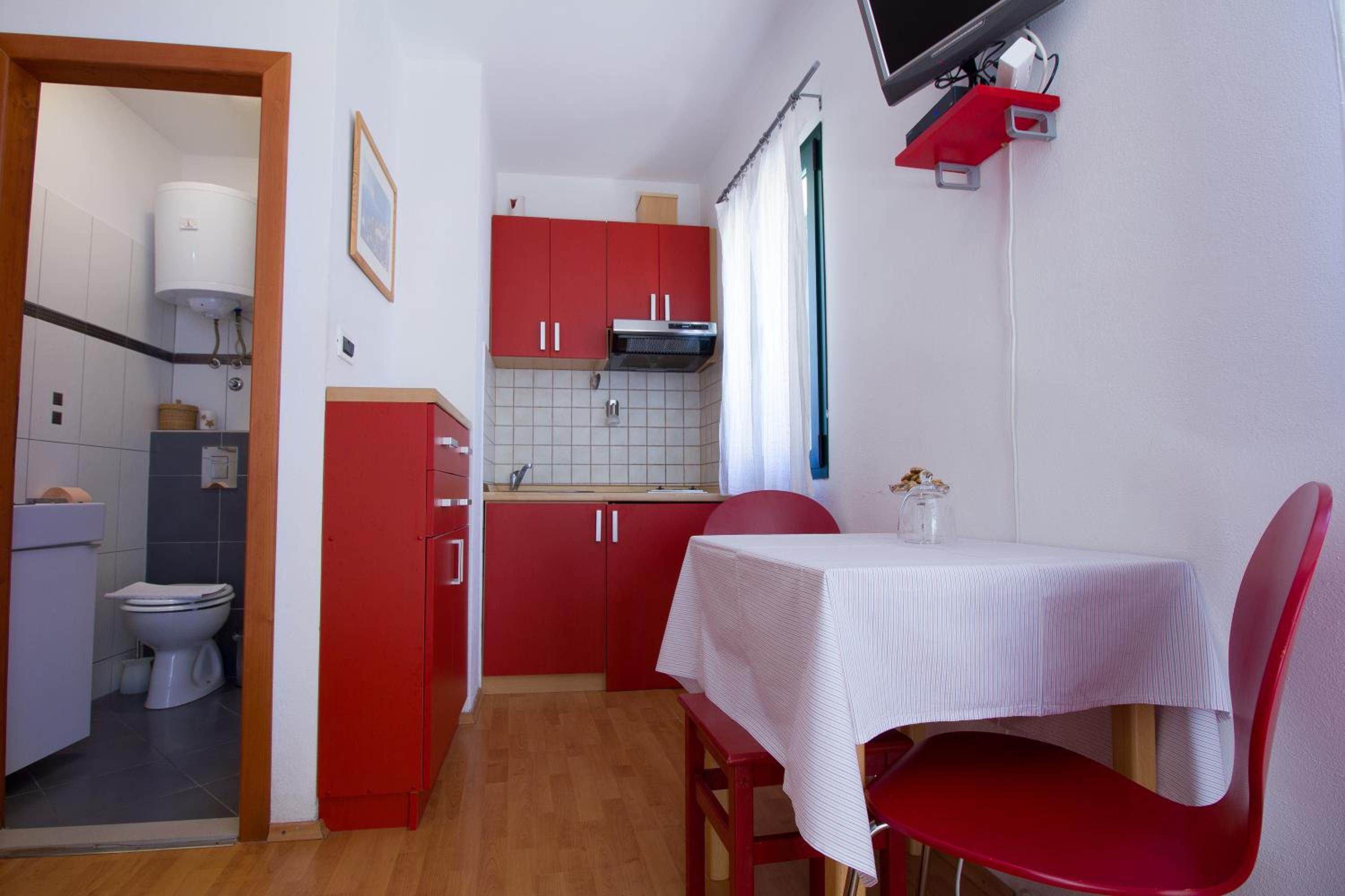 Studio Apartment - Photo 5